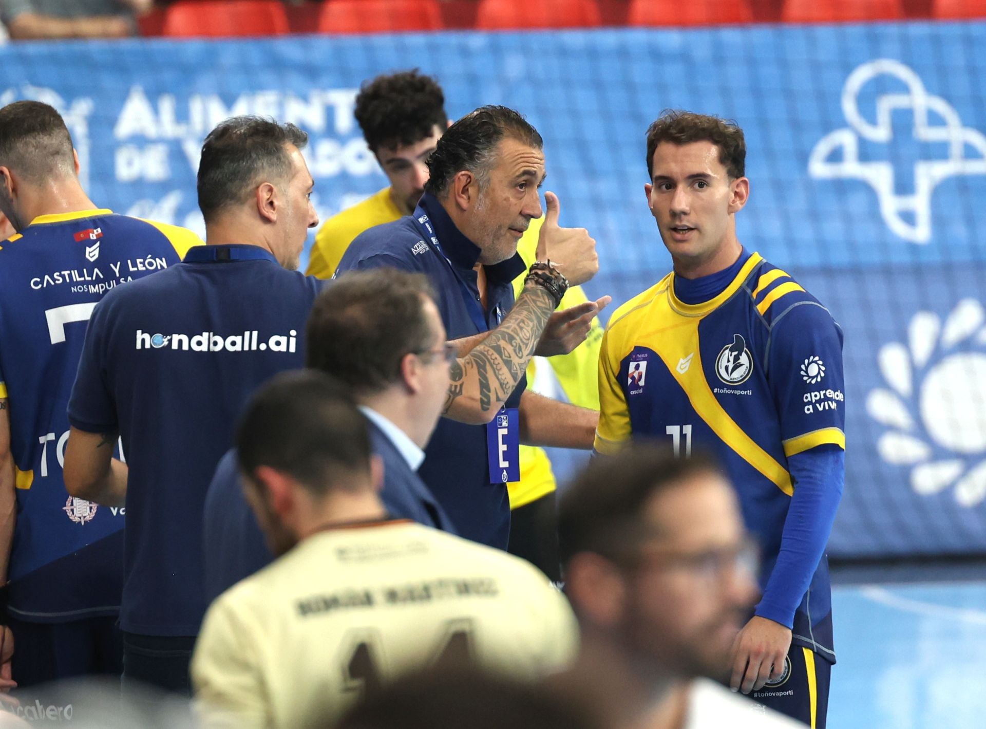 Fotos del partido entre el Balonmano Atlético Valladolid y el Guadalajara