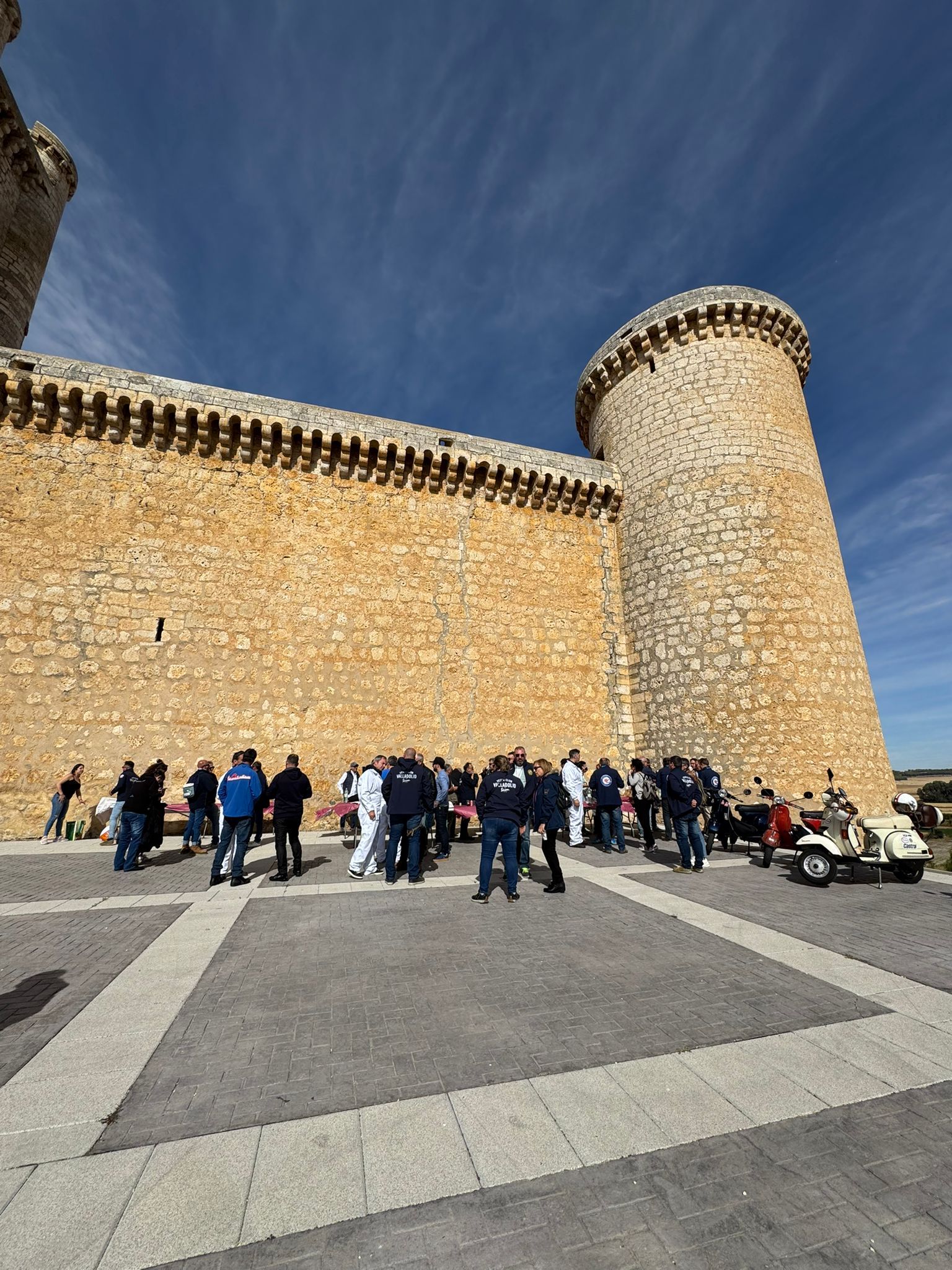 Así ha transcurrido la ruta de scooters y vespas por la provincia