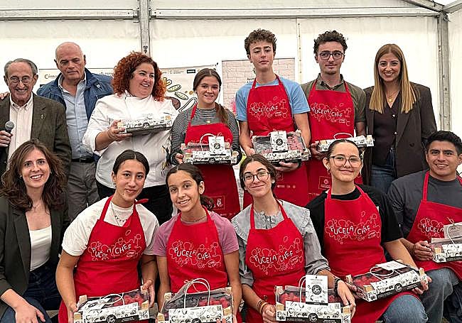 El equipo rojo, ganador del segundo premio.