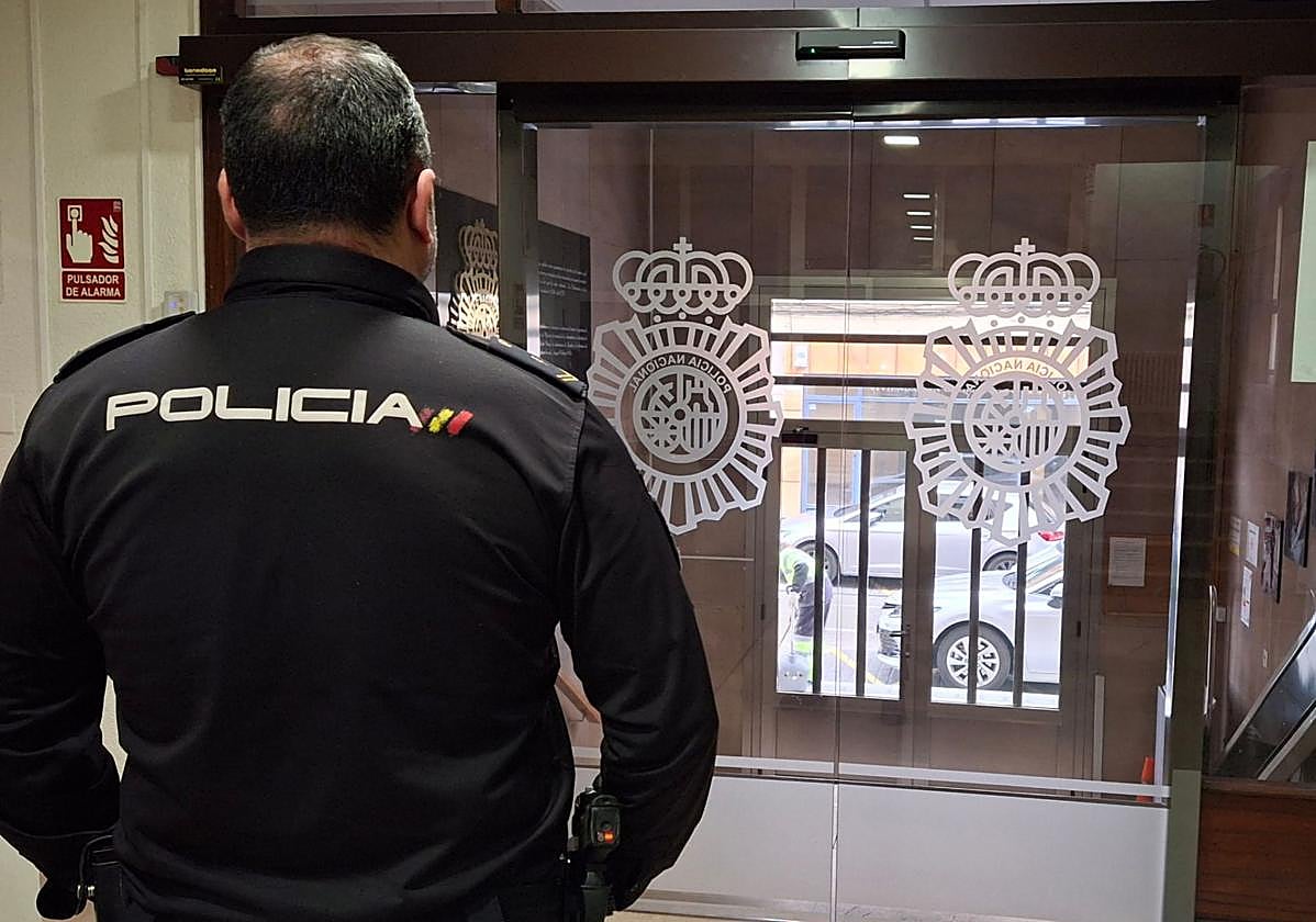 Imagen de archivo de un agente de la Policía Nacional en Valladolid.