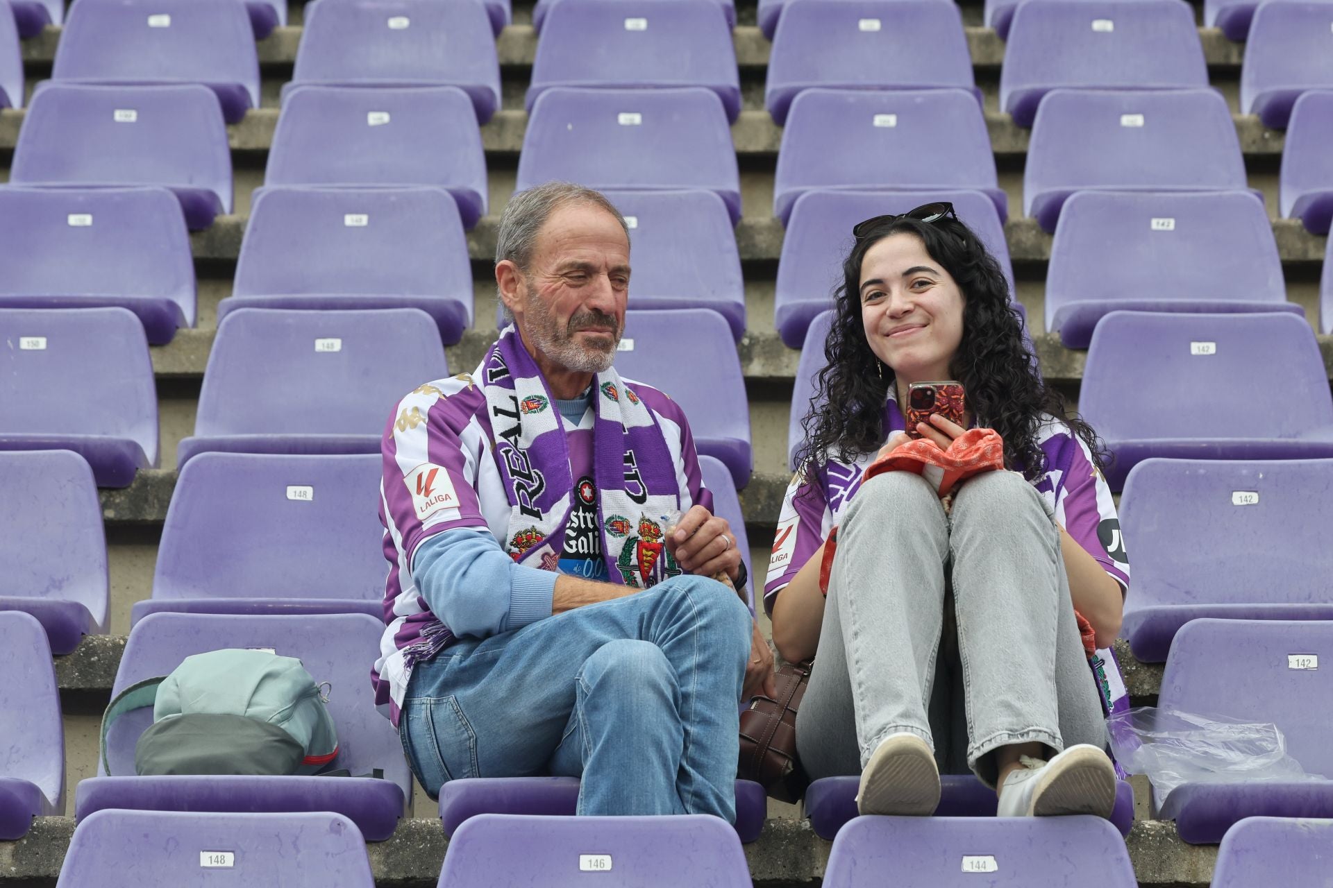Búscate en la grada del Real Valladolid-Cultural Leonesa 1/4