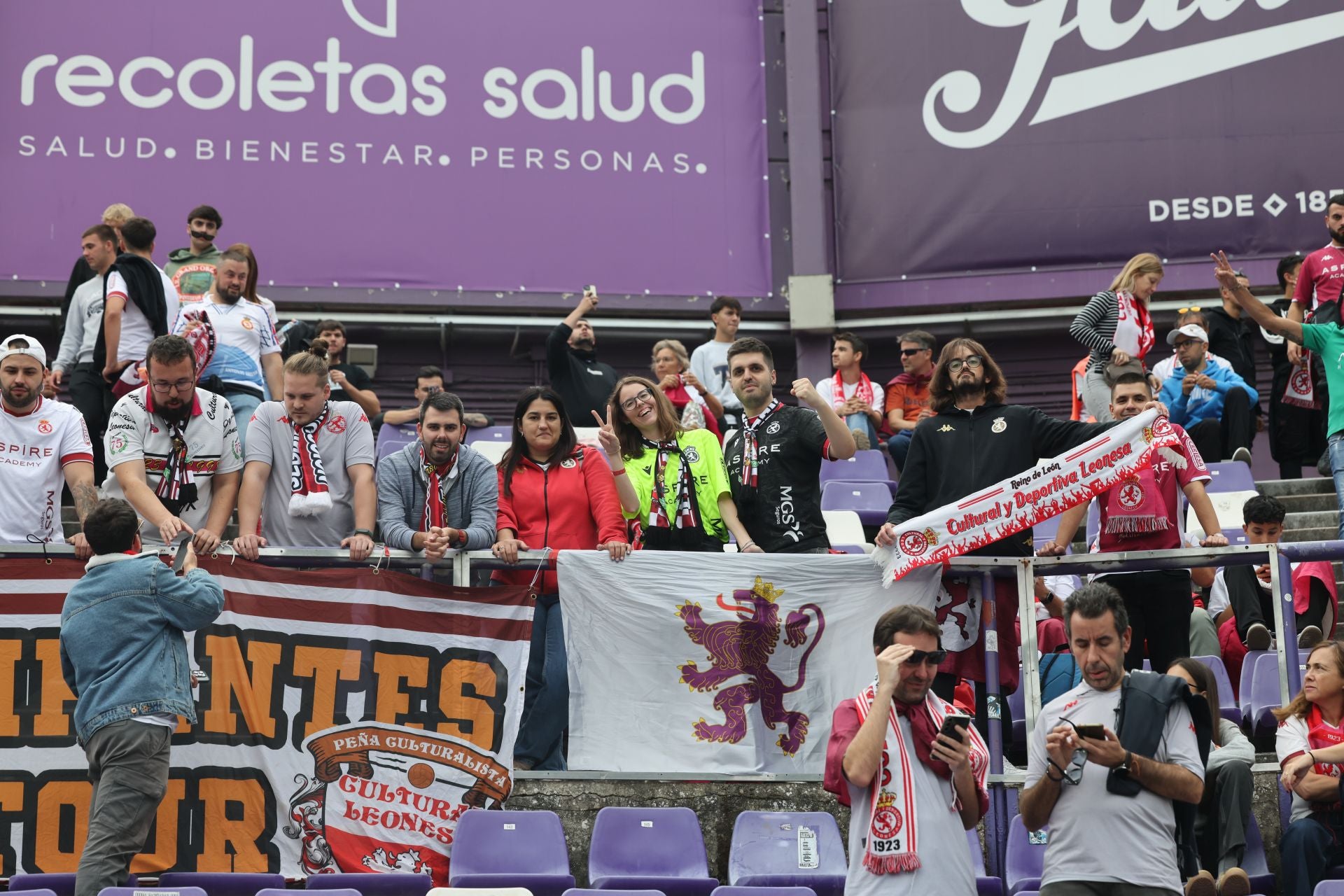 Búscate en la grada del Real Valladolid-Cultural Leonesa 1/4