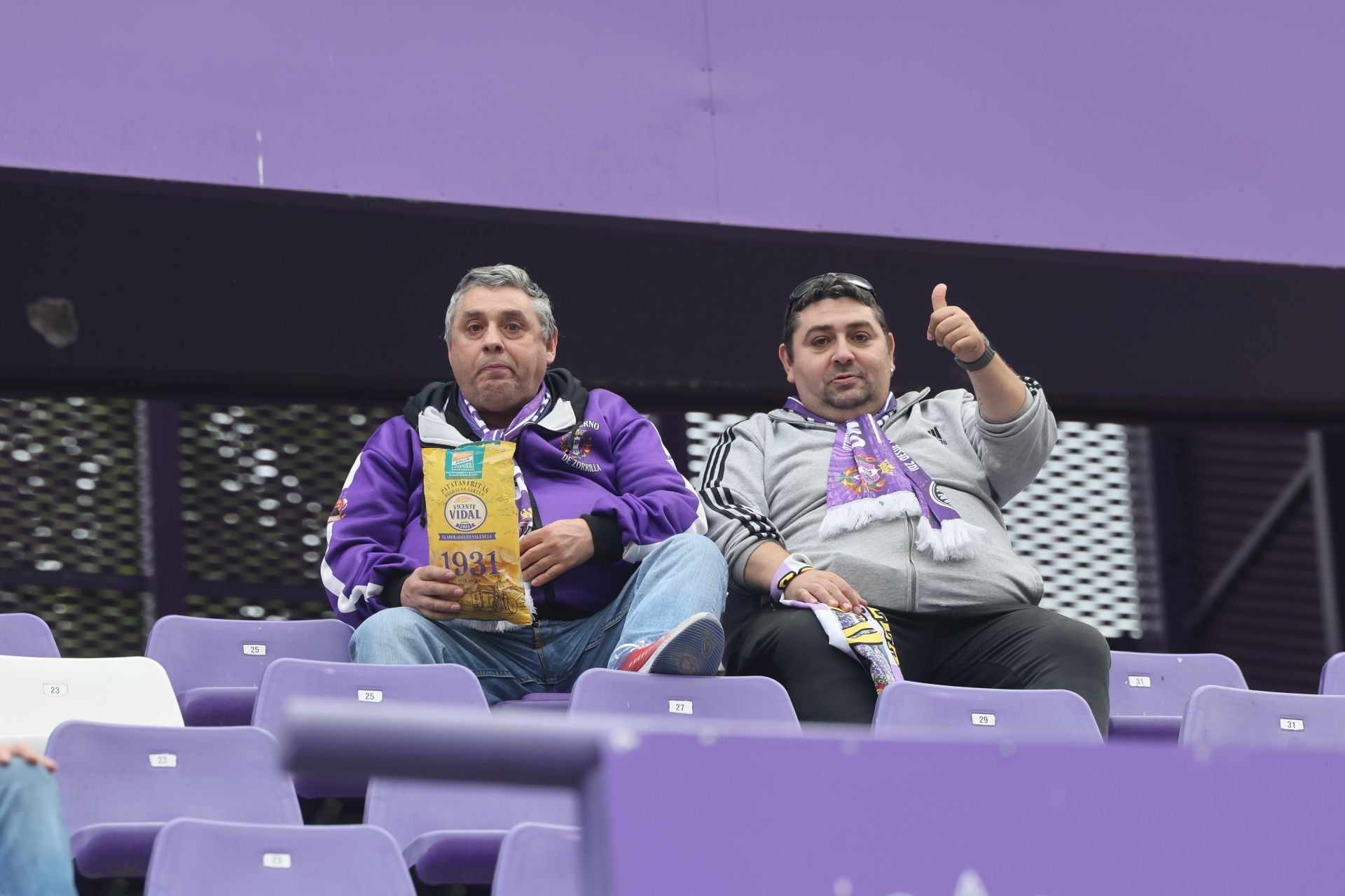 Búscate en la grada del Real Valladolid-Cultural Leonesa 1/4