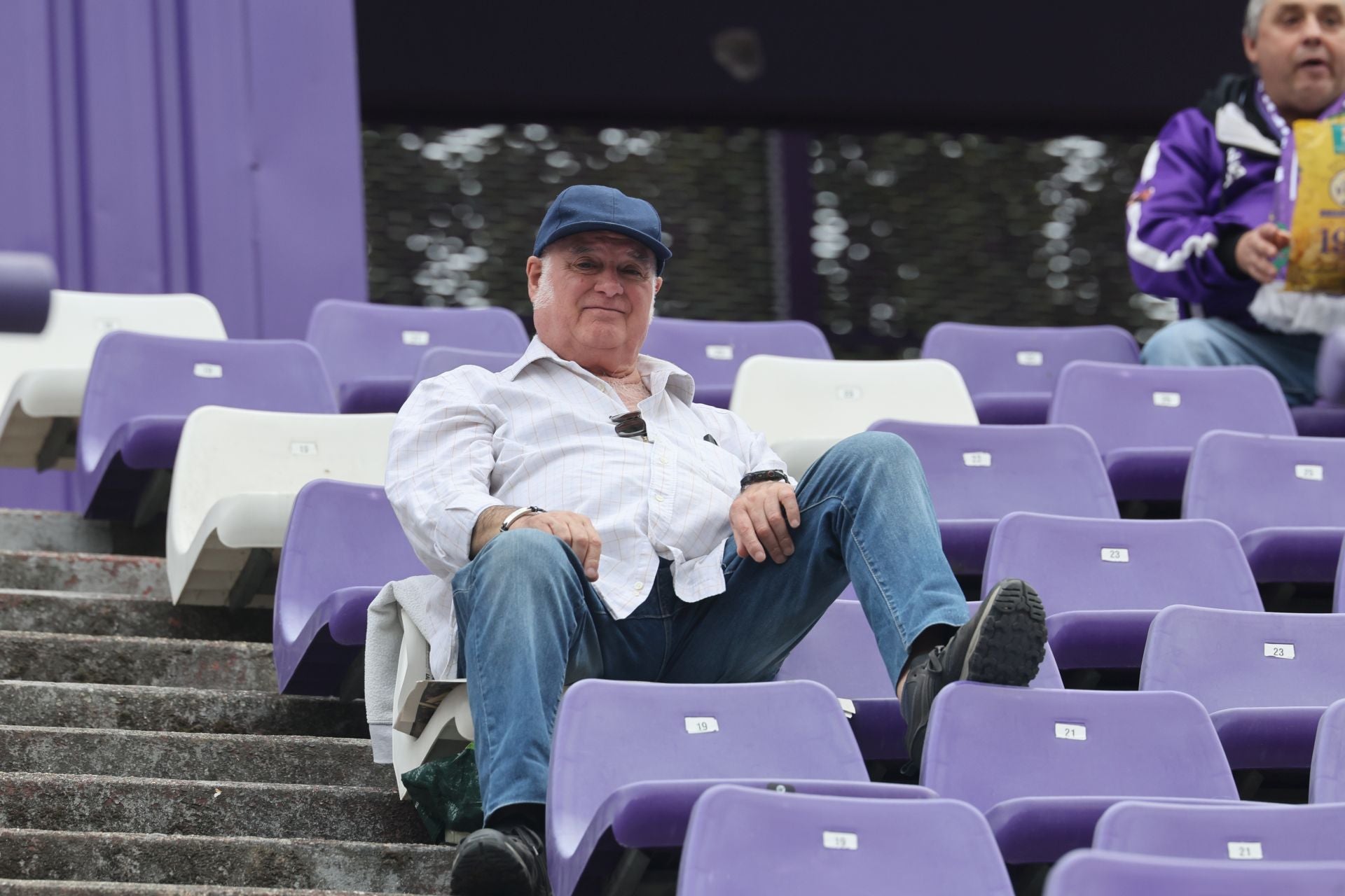Búscate en la grada del Real Valladolid-Cultural Leonesa 1/4