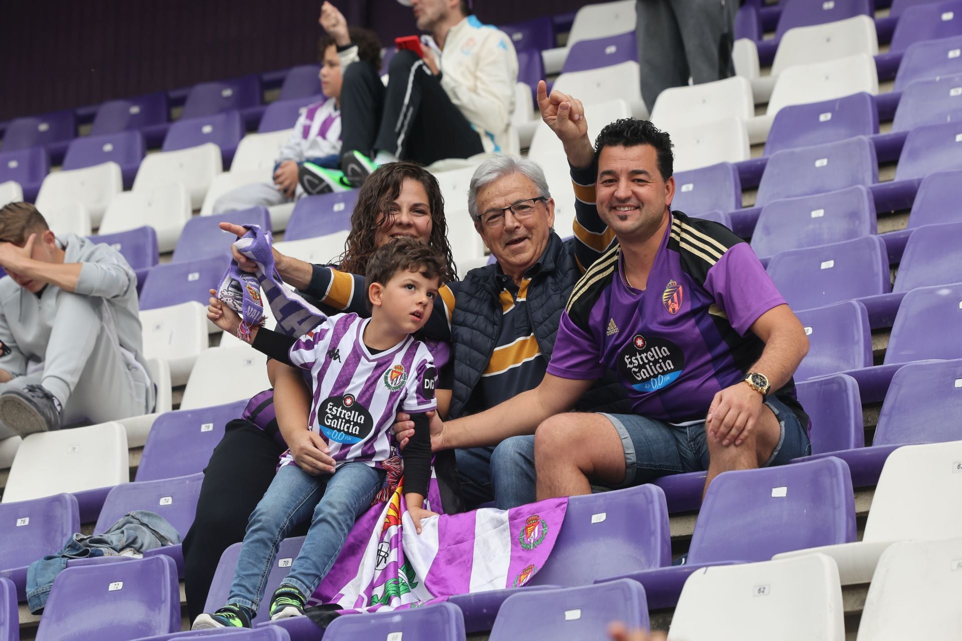 Búscate en la grada del Real Valladolid-Cultural Leonesa 2/4