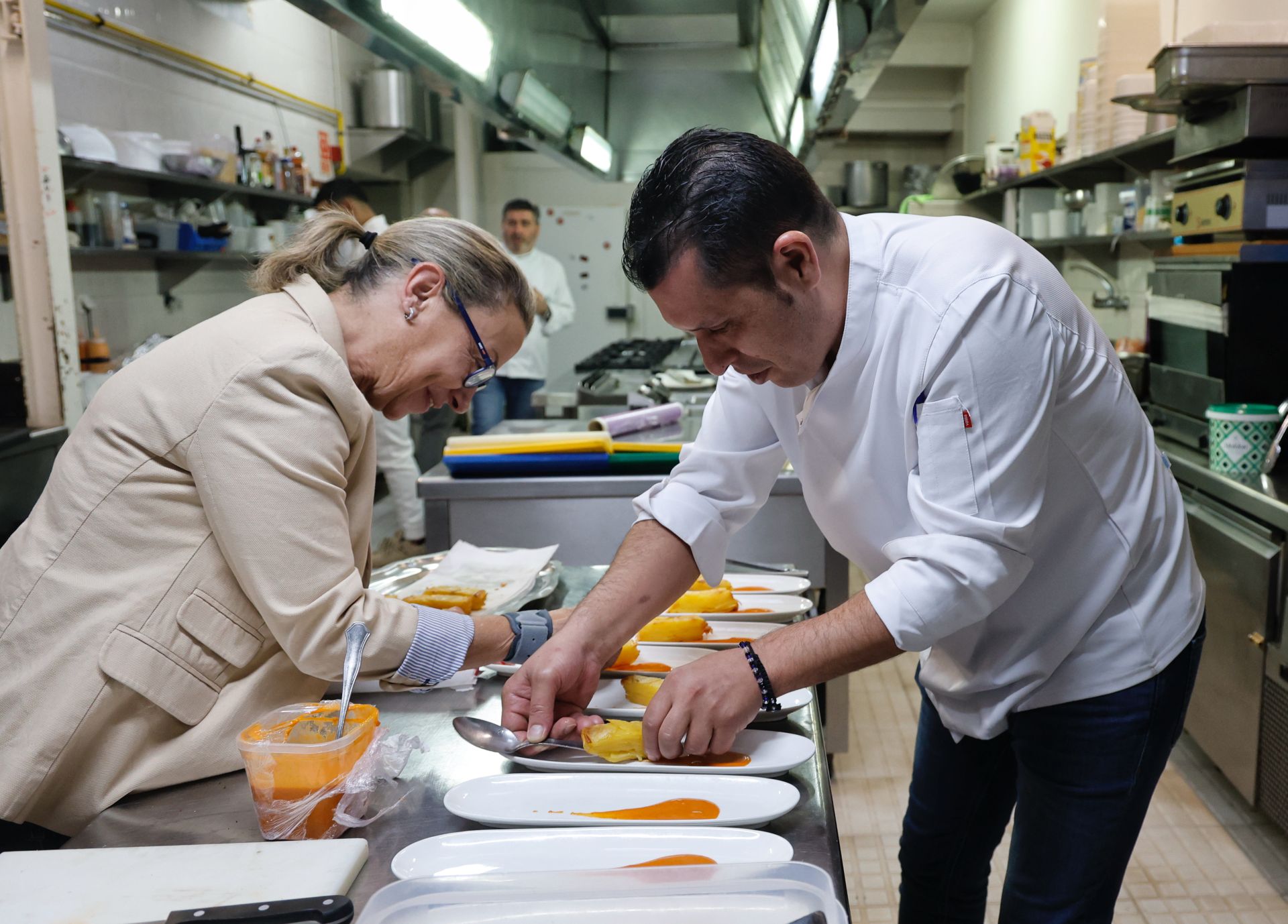 Así se cocina en el Concurso Internacional de Patatas Bravas