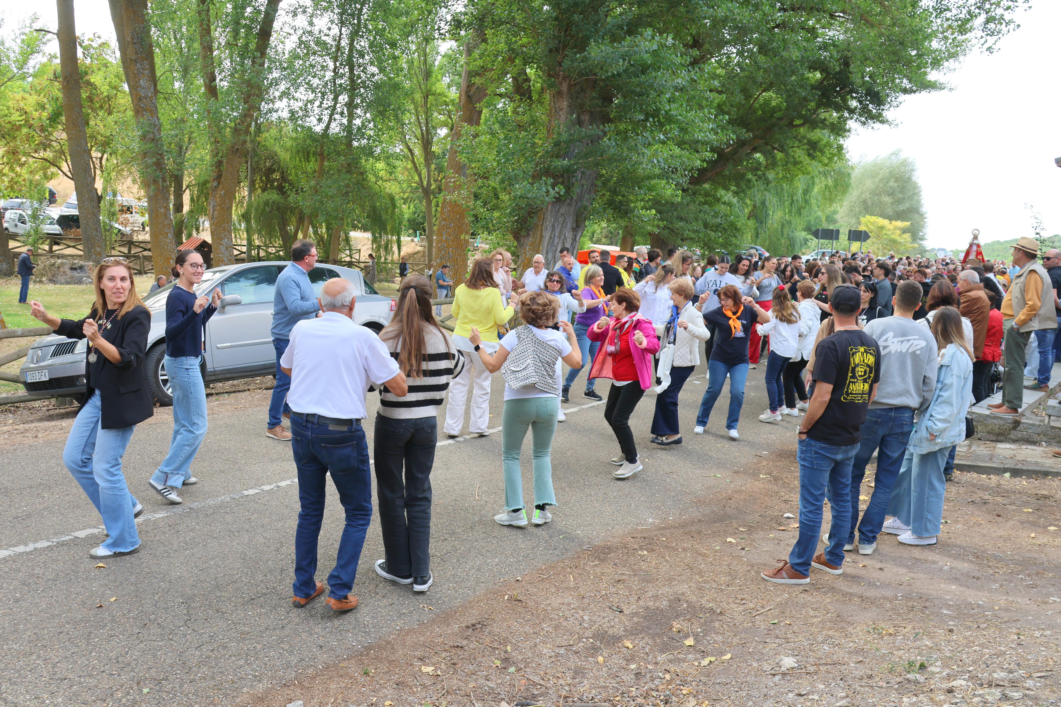 Antigüedad se rinde a la Virgen de Garón