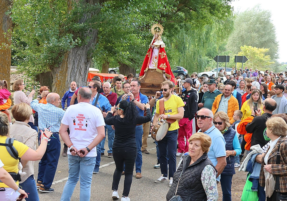 Antigüedad se rinde a la Virgen de Garón