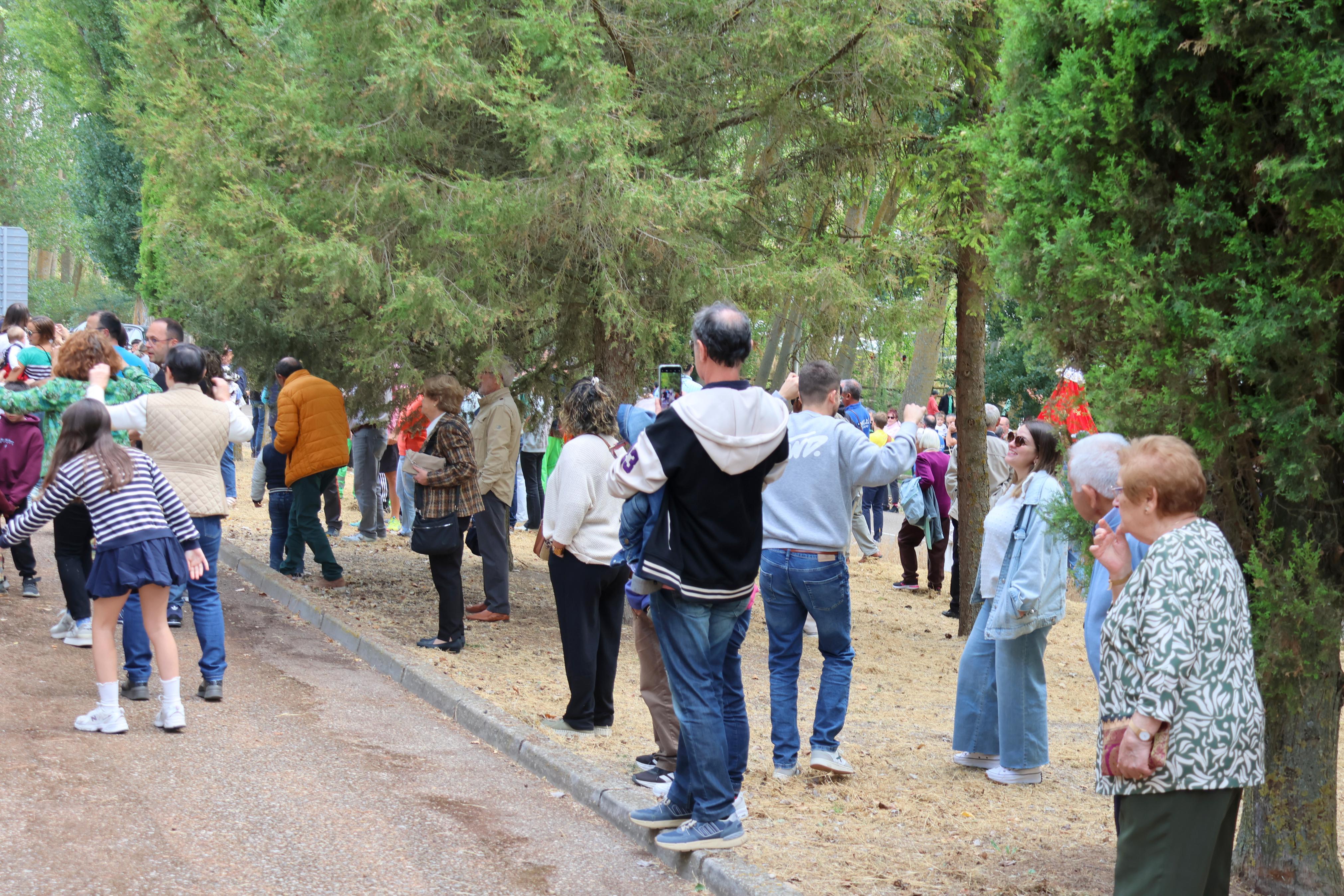 Antigüedad se rinde a la Virgen de Garón