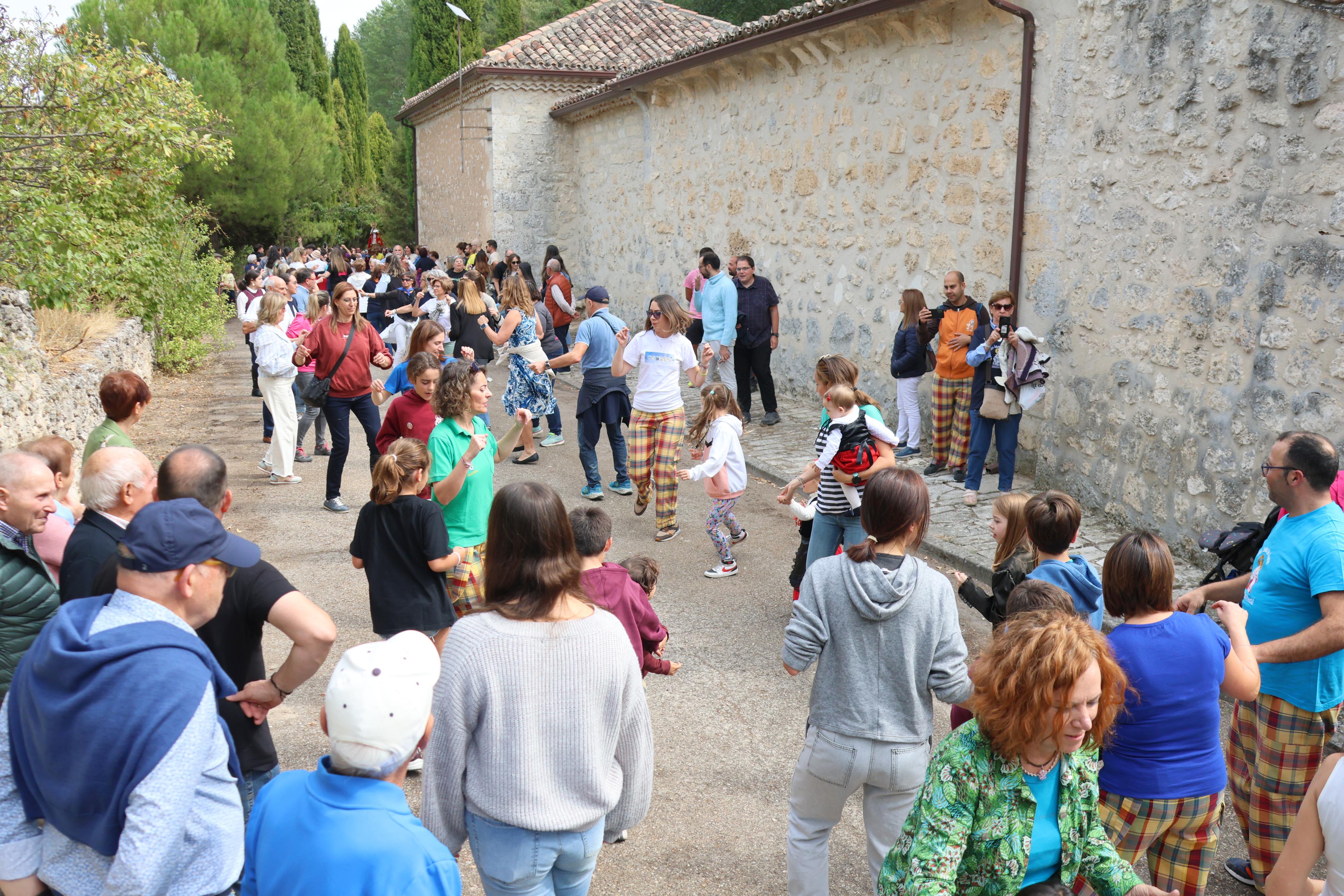 Antigüedad se rinde a la Virgen de Garón