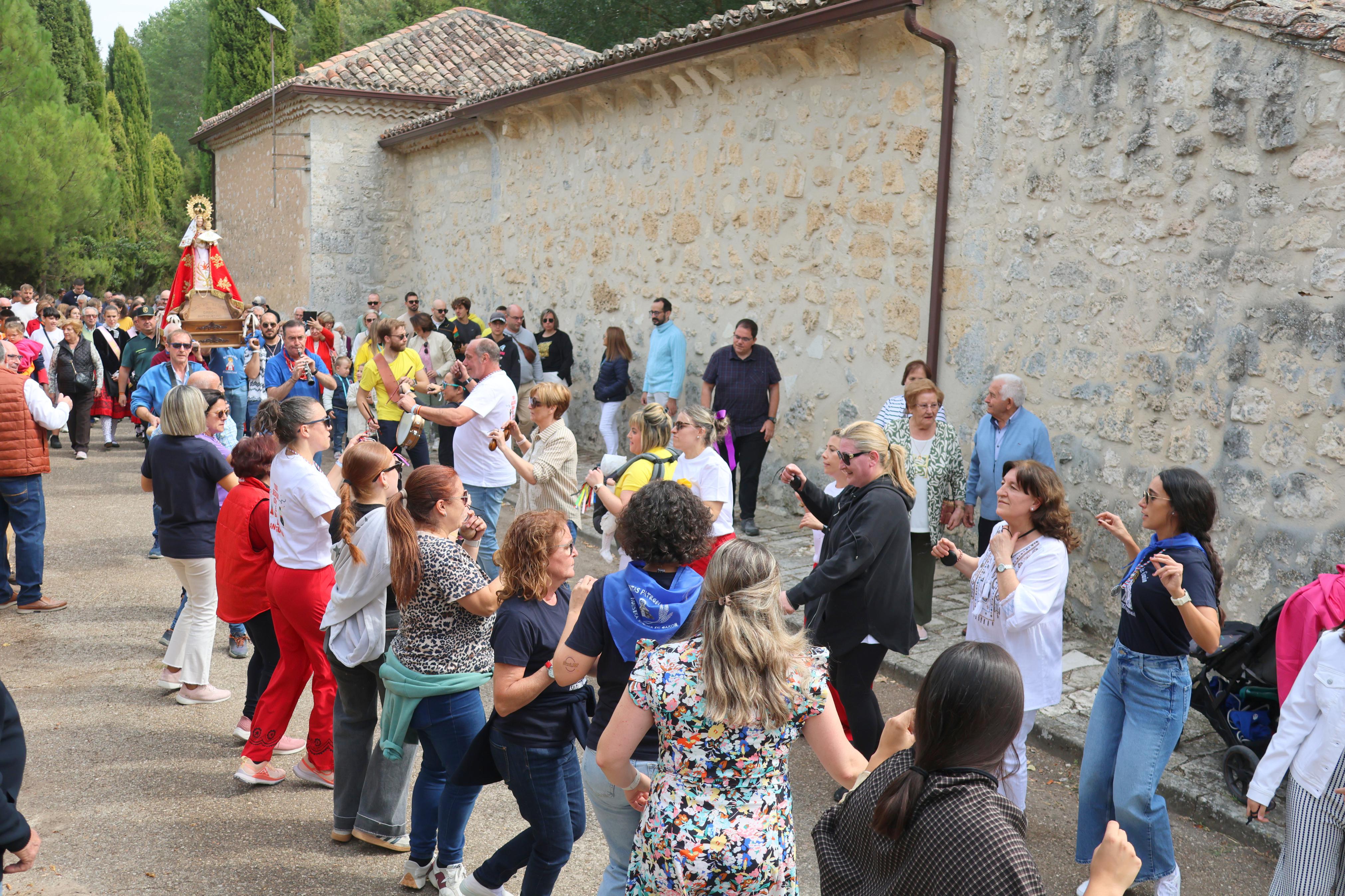 Antigüedad se rinde a la Virgen de Garón