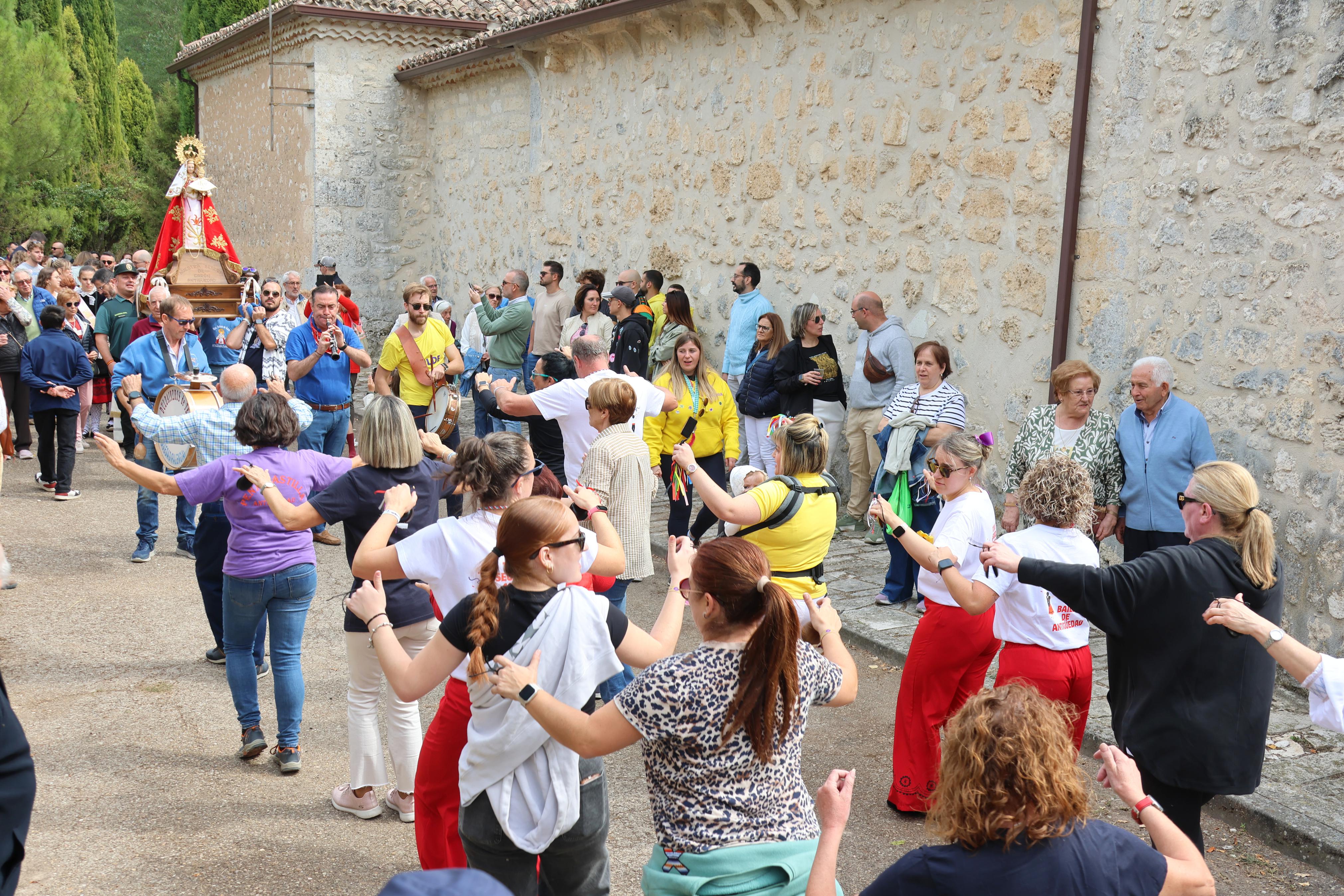 Antigüedad se rinde a la Virgen de Garón