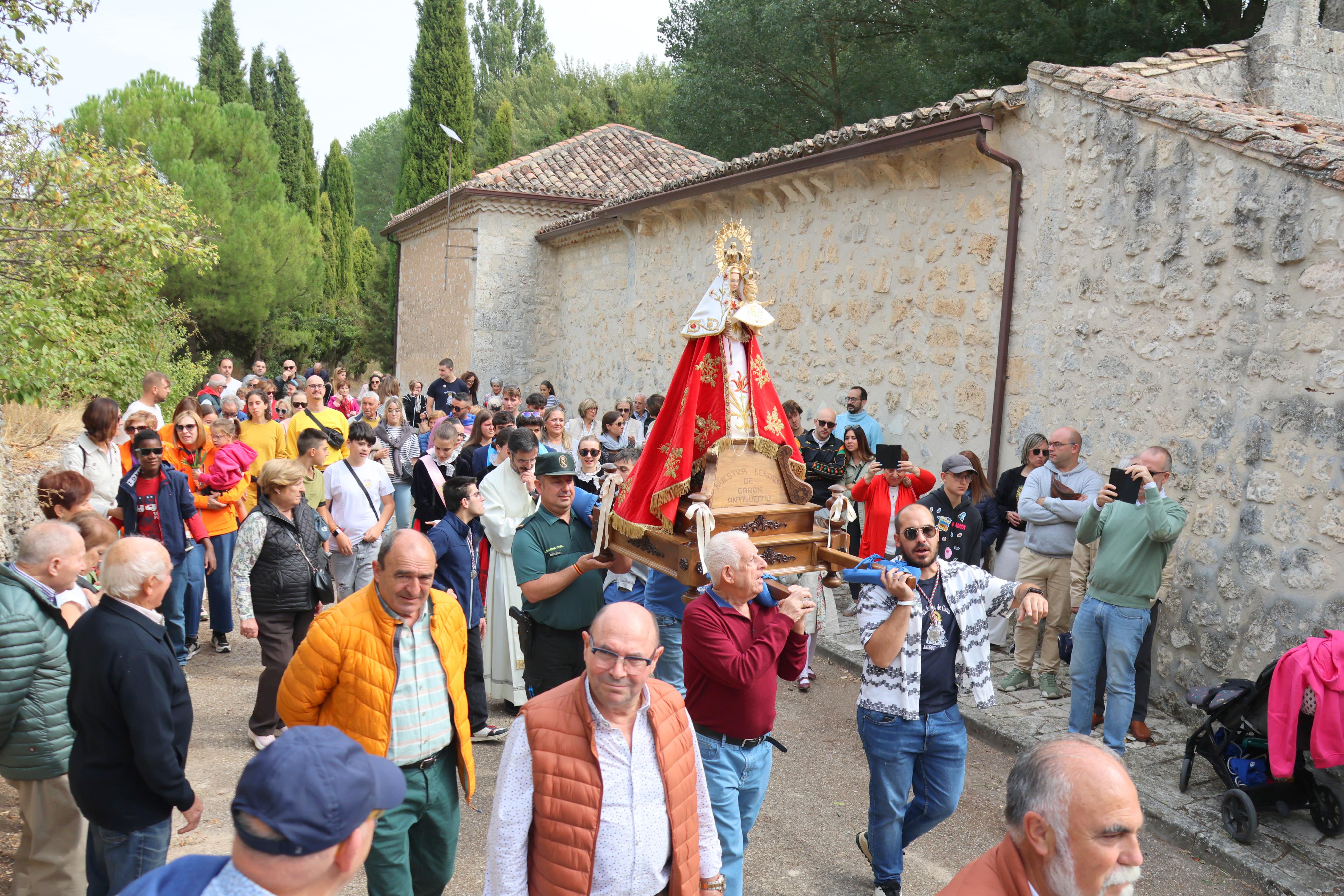 Antigüedad se rinde a la Virgen de Garón