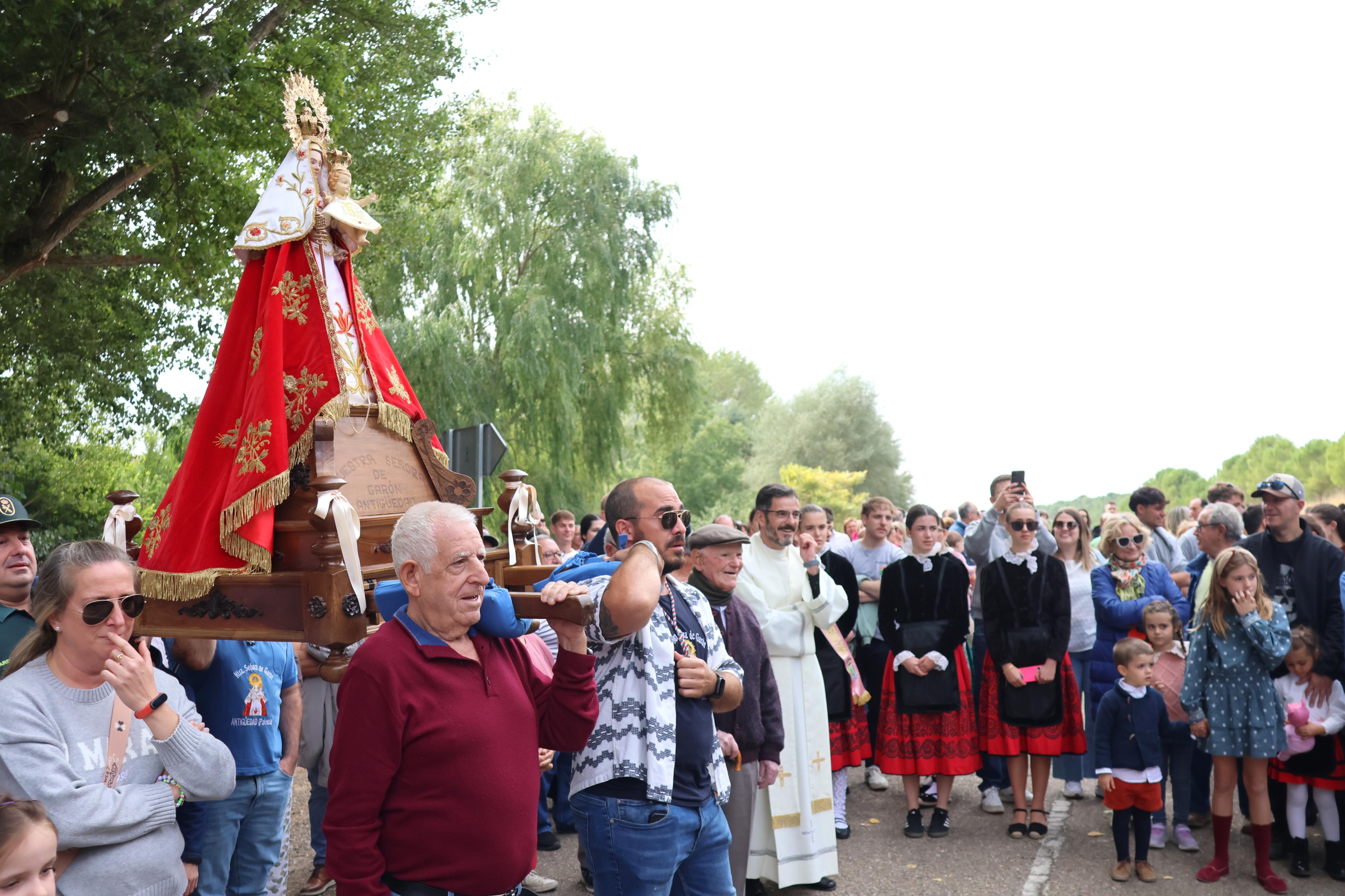Antigüedad se rinde a la Virgen de Garón