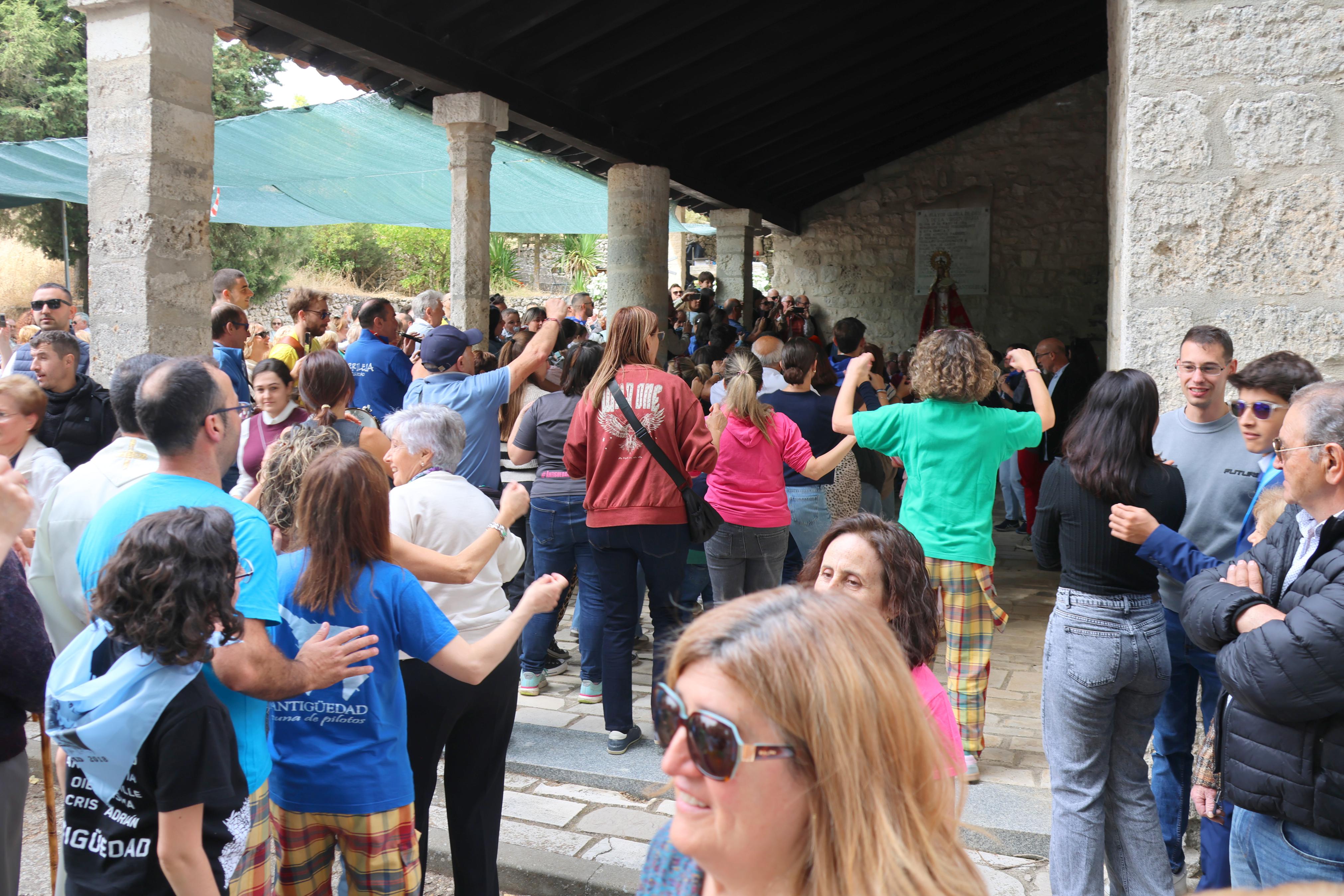 Antigüedad se rinde a la Virgen de Garón