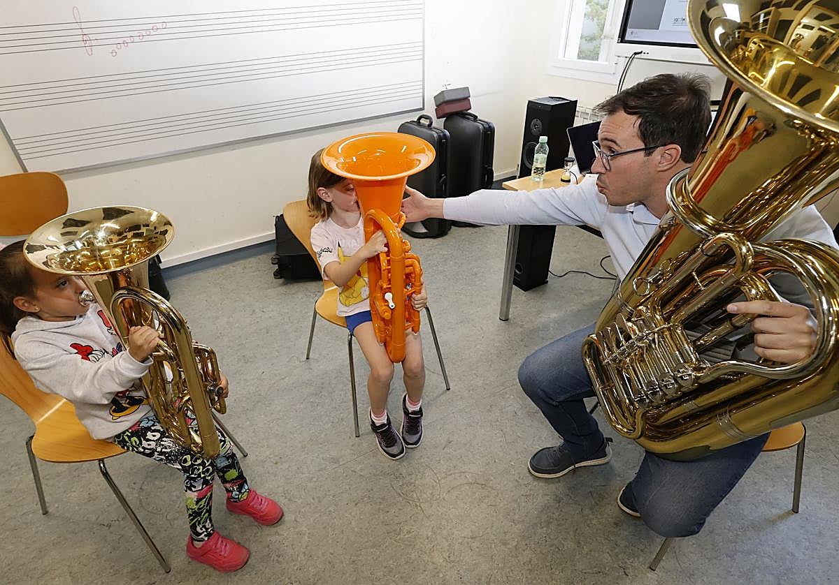 Primeras clases con instrumentos de viento.