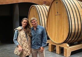 Carlos Baute y su pareja, la modelo Astrid Klisans, el sábado en Bodegas Arzuaga.