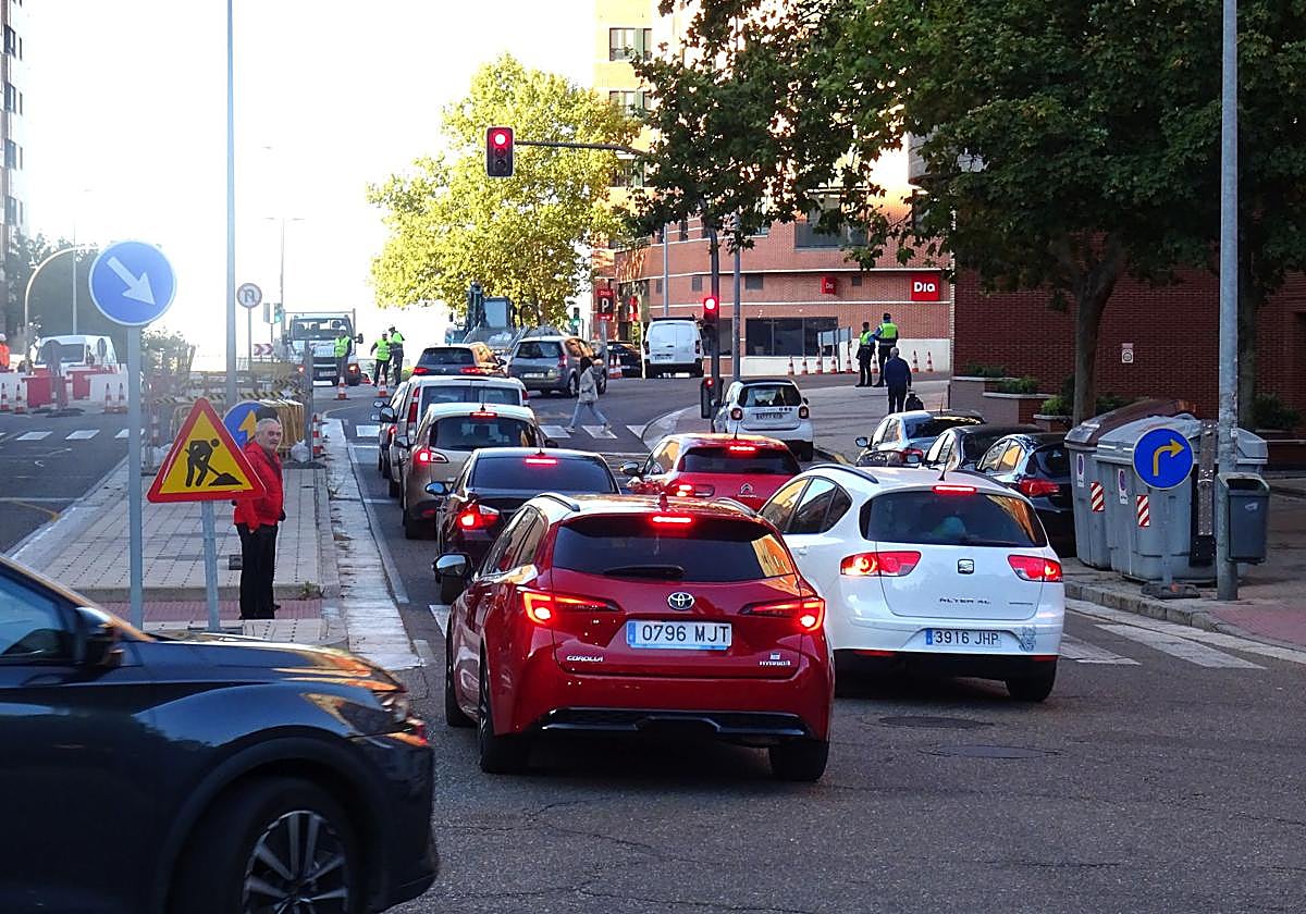 Retenciones en la salida de Parquesol por Ciudad de la Habana durante el cambio de la señalización por las obras de la red de calor.