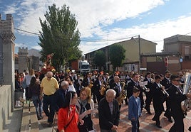 Procesión en honor a San Miguel en Olmedo