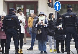 Concentración en las puertas del juzgado para pedir justicia para Esther.