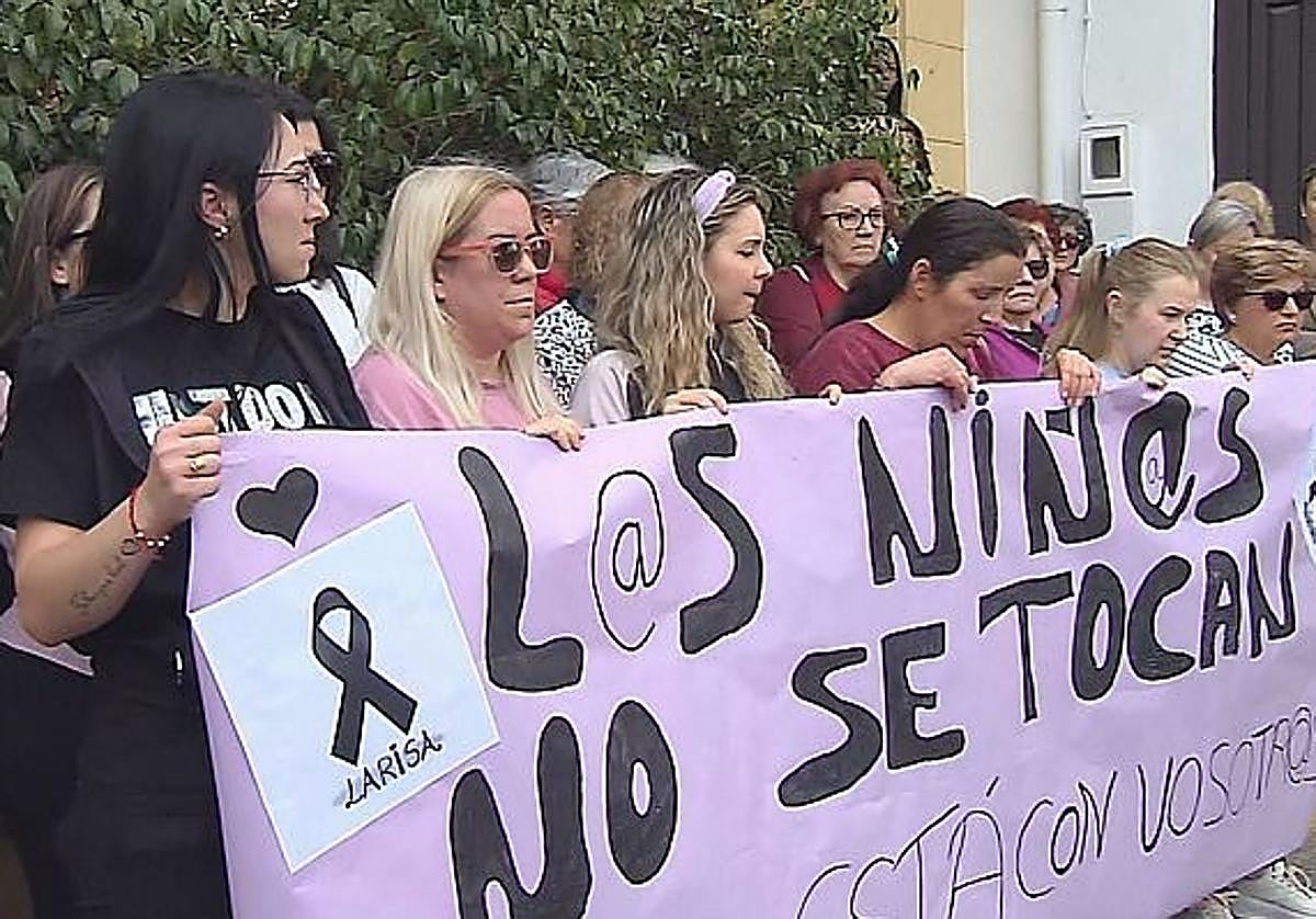 Protesta por el asesinato en Almería de dos niños a manos de su padre.