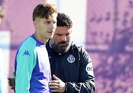Mazziotti anima a Alejo, en el entrenamiento de este martes.