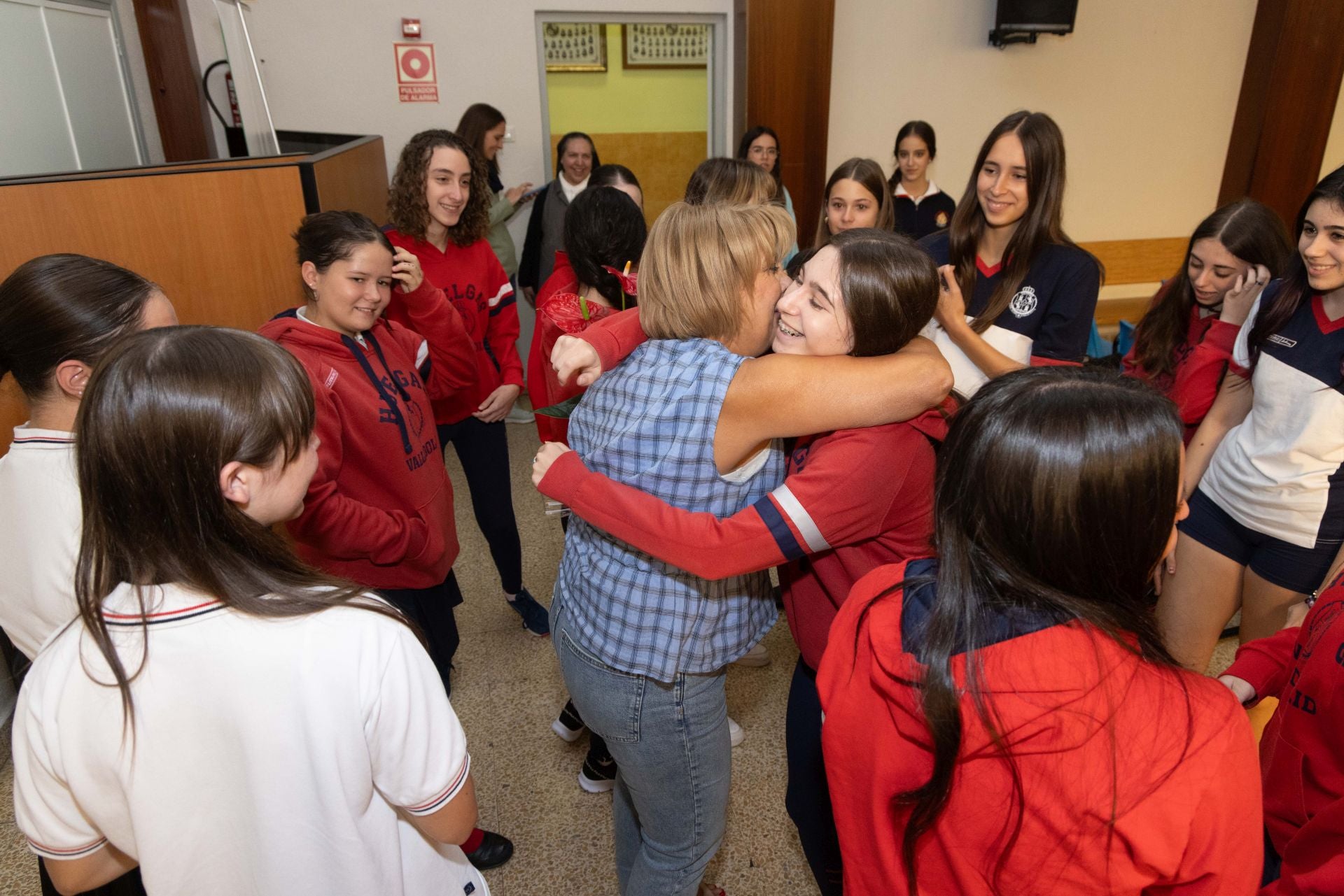 Las imágenes de la jubilación de &#039;Sela&#039;, el alma del colegio Huelgas Reales