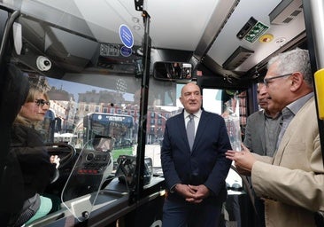 Solo la mitad de los 156 autobuses de Auvasa lucen la etiqueta ECO en un flota con 9,8 años de antigüedad