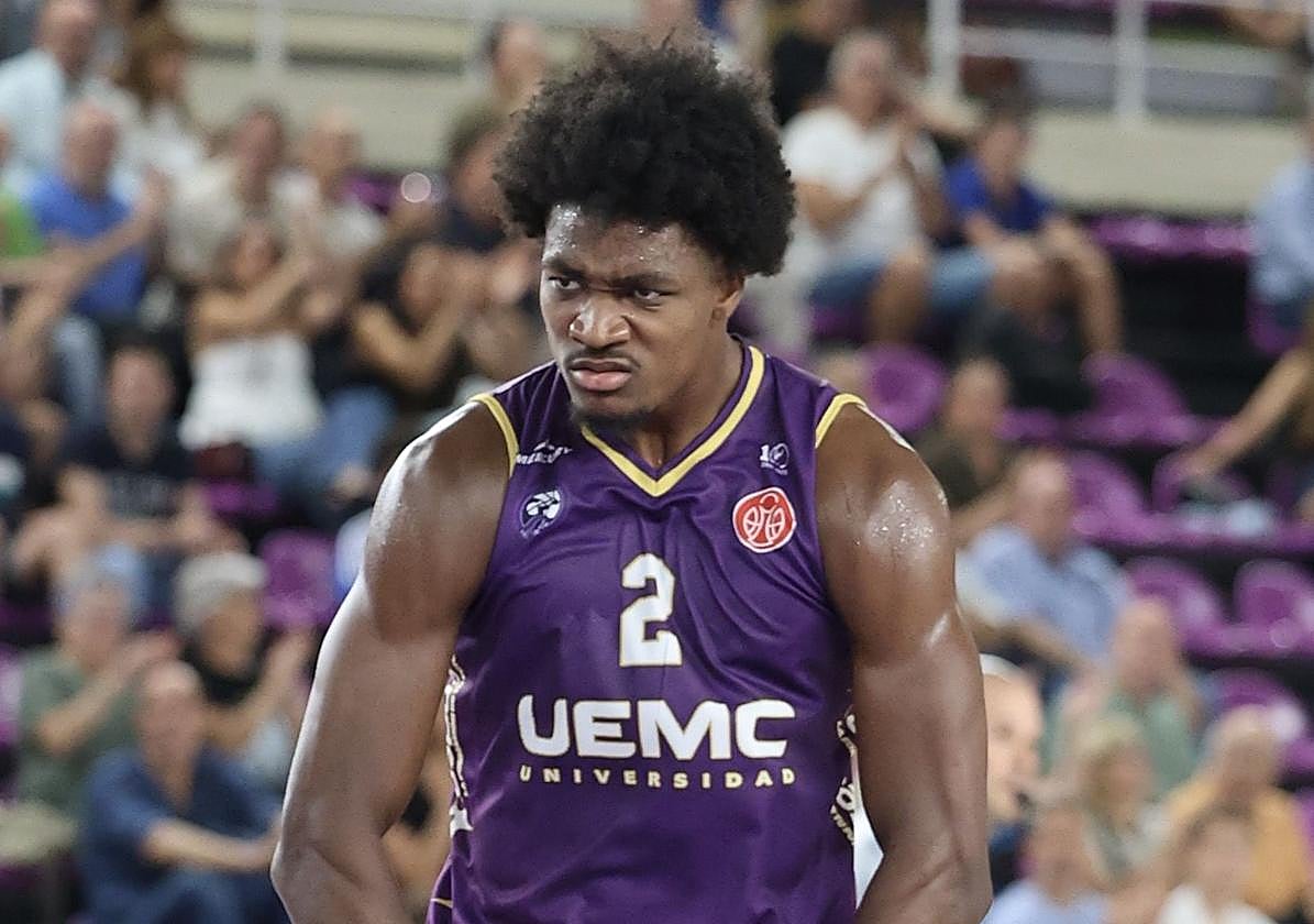 Jacob Hanna celebra una acción en el partido ante Ponferrada.