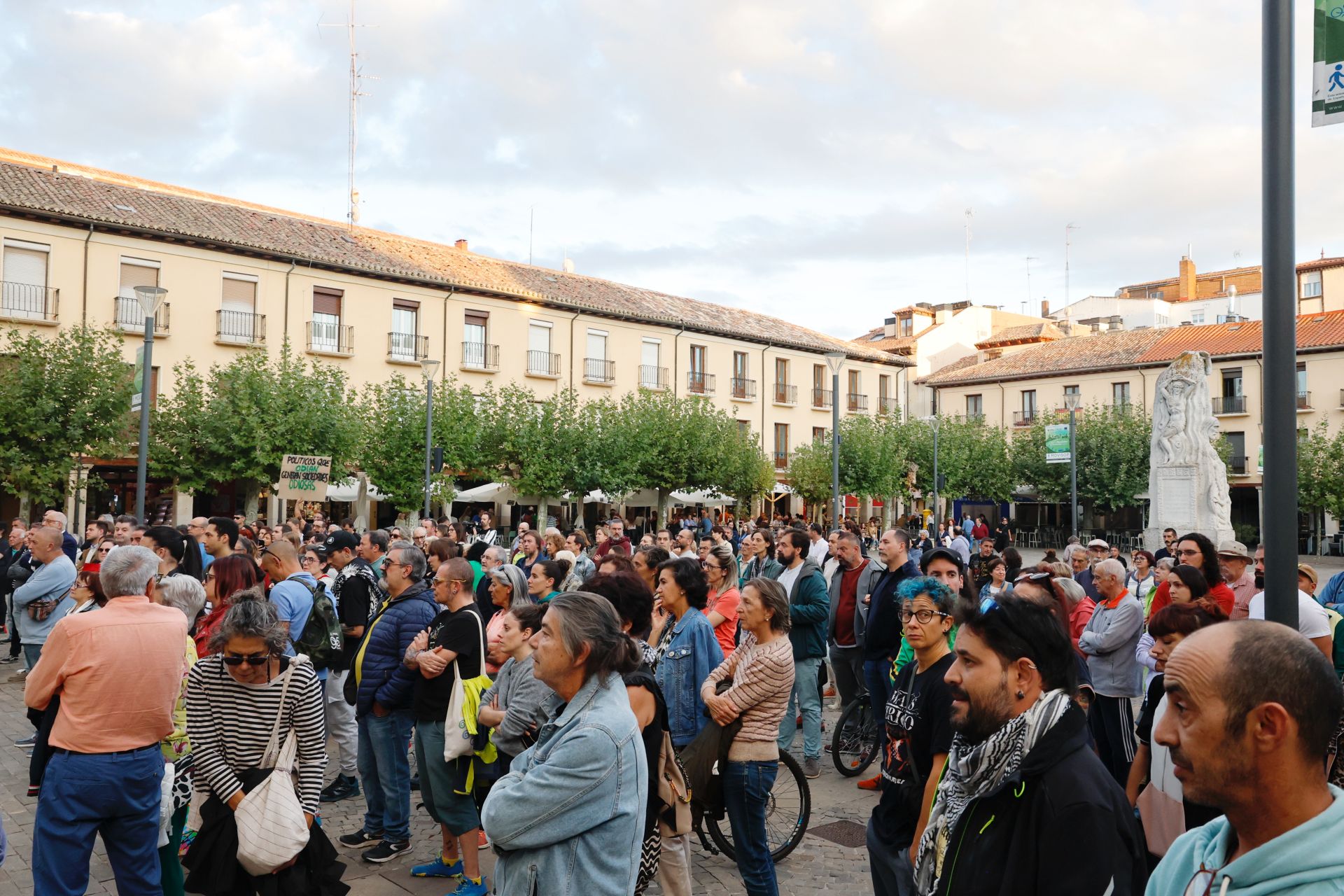 Así ha sido la concentración contra las agresiones homófobas en Palencia