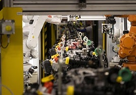 Motores en la línea de fabricación de la factoría de Horse de Valladolid.