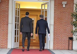 Pedro Sánchez y Alberto Nüñez Feijóo, antes de una reunión en la Moncloa en marzo de este año.