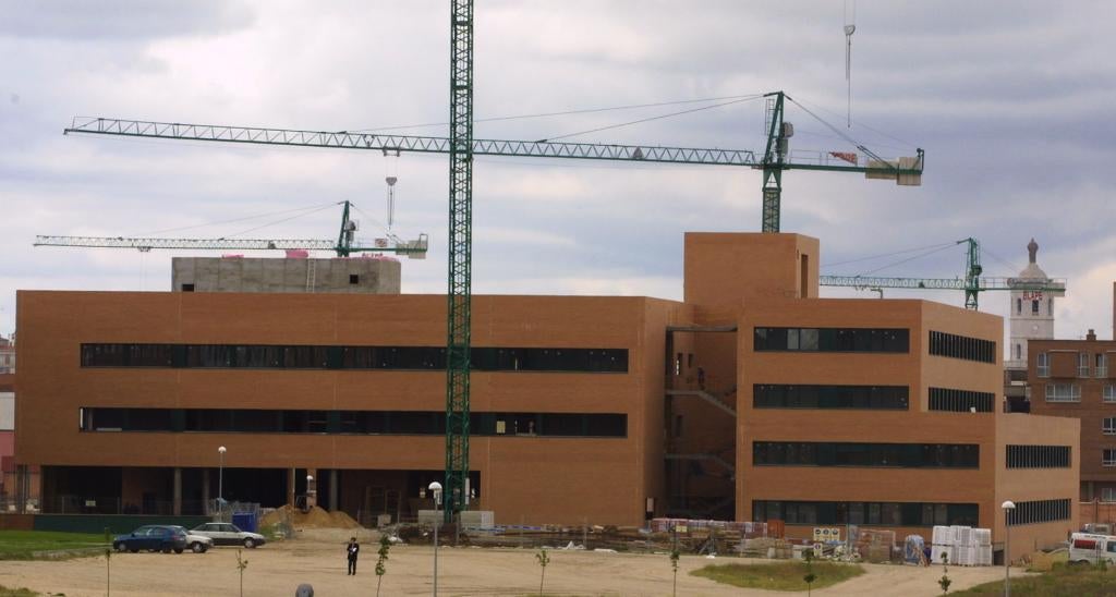 Obras del nuevo edificio de la Facultad de Educación, en el Campus Miguel Delibes en el año 2001.