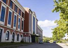 Fachada principal del Hotel La Vega, en Arroyo de la Encomienda.