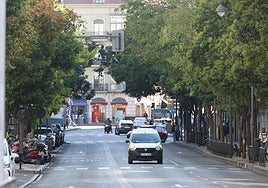 Vehículos circulando por Valladolid en el Día sin coche.