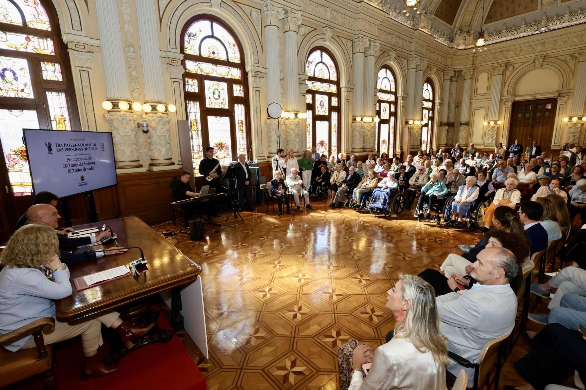 El homenaje a los centenarios de Valladolid, en imágenes
