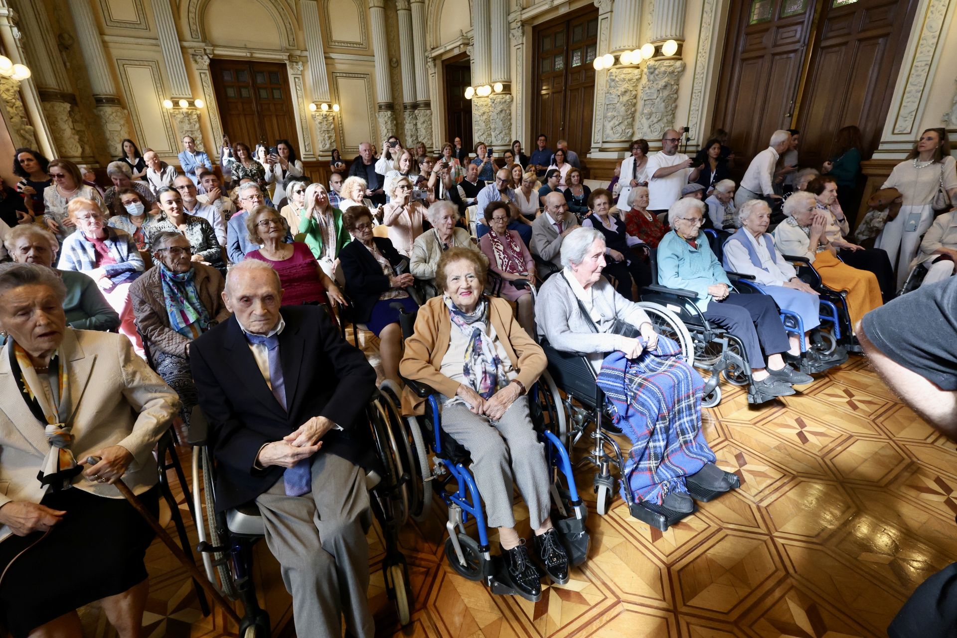 El homenaje a los centenarios de Valladolid, en imágenes