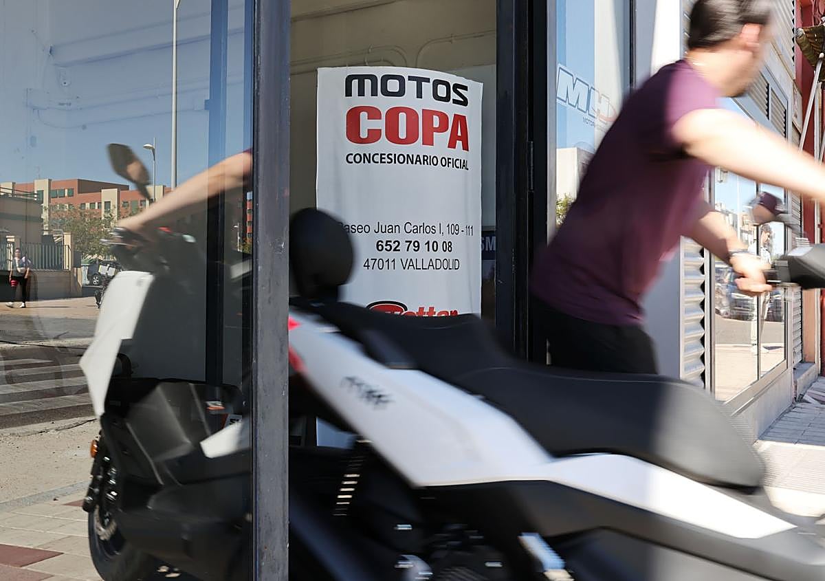 Imagen secundaria 1 - Vacían el concesionario de Motos Copa mientras el número de afectados supera la treintena