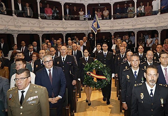 Celebración de la festividad de los patronos de la Policía Nacional, los Ángeles Custodios, en el Teatro Principal de Palencia