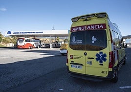 Ambulancia que ha atendido a uno de los heridos en el accidente.