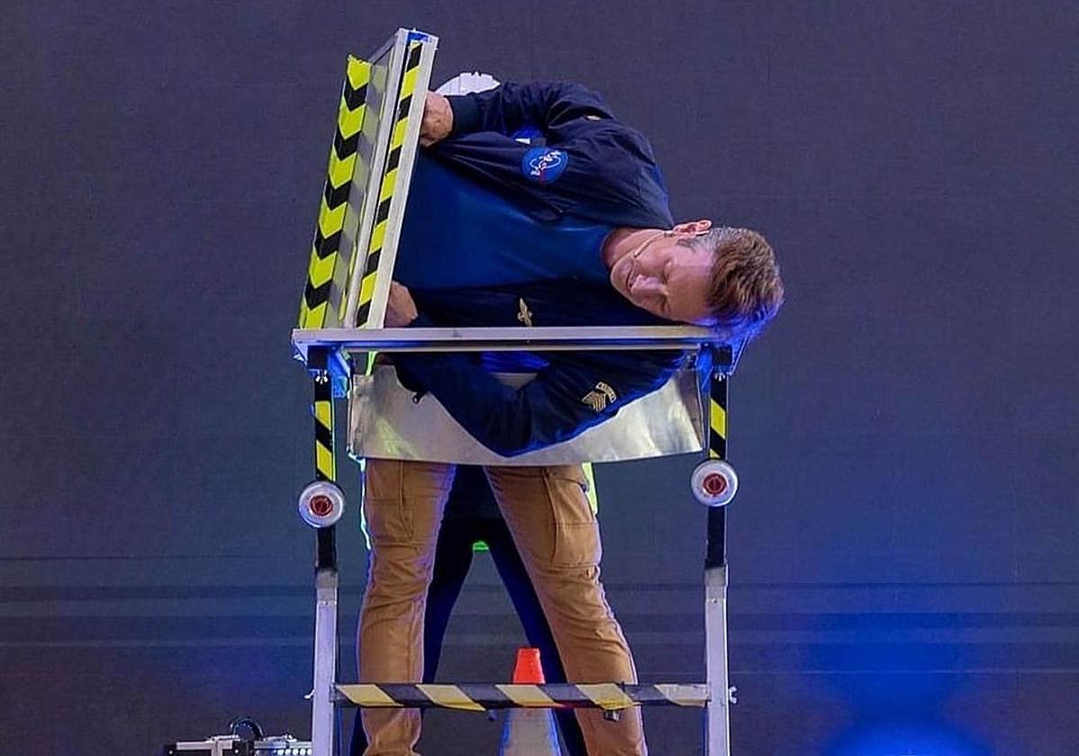 El ilusionista Pedro Volta, en uno de sus números.