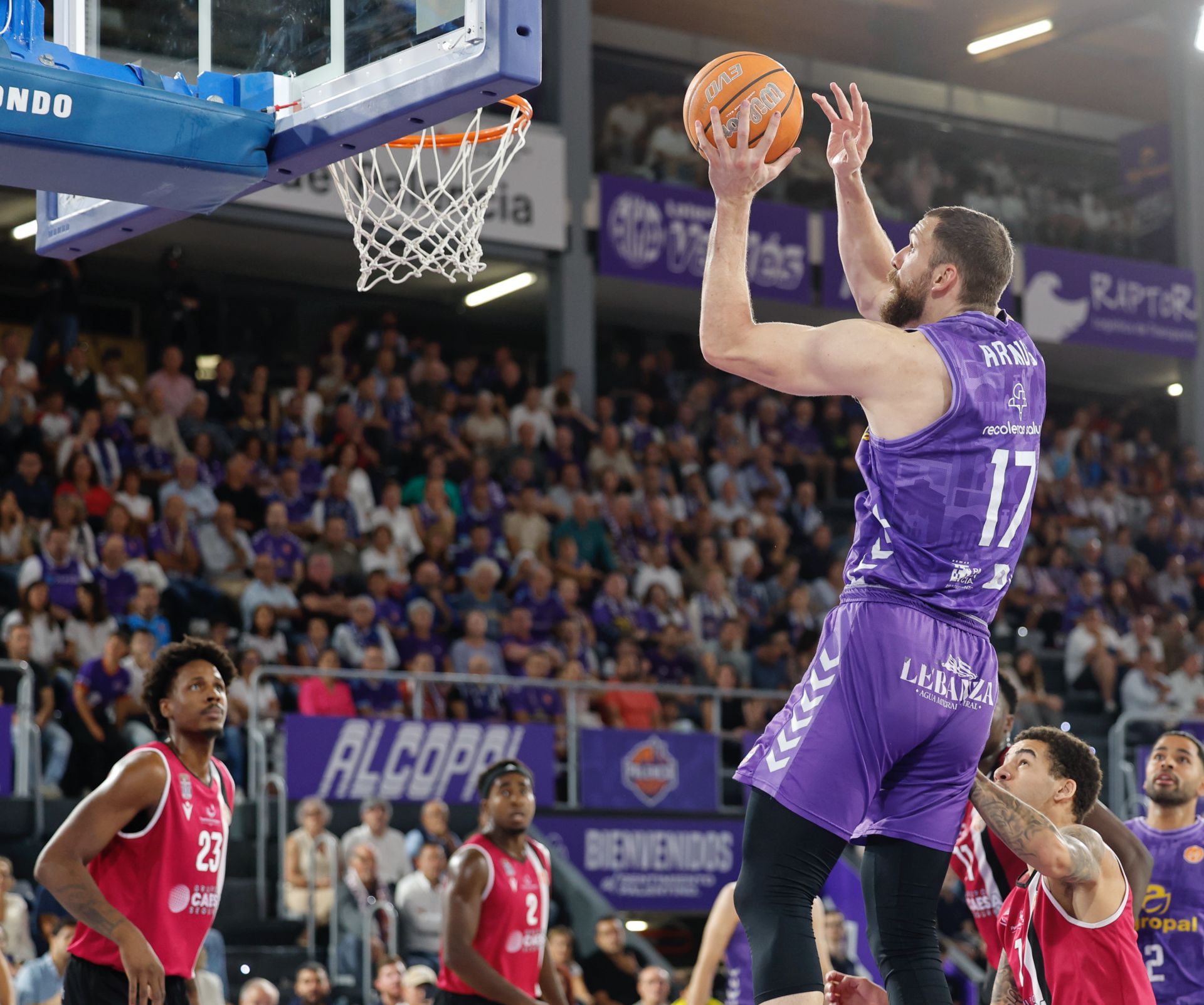 Primera victoria en casa