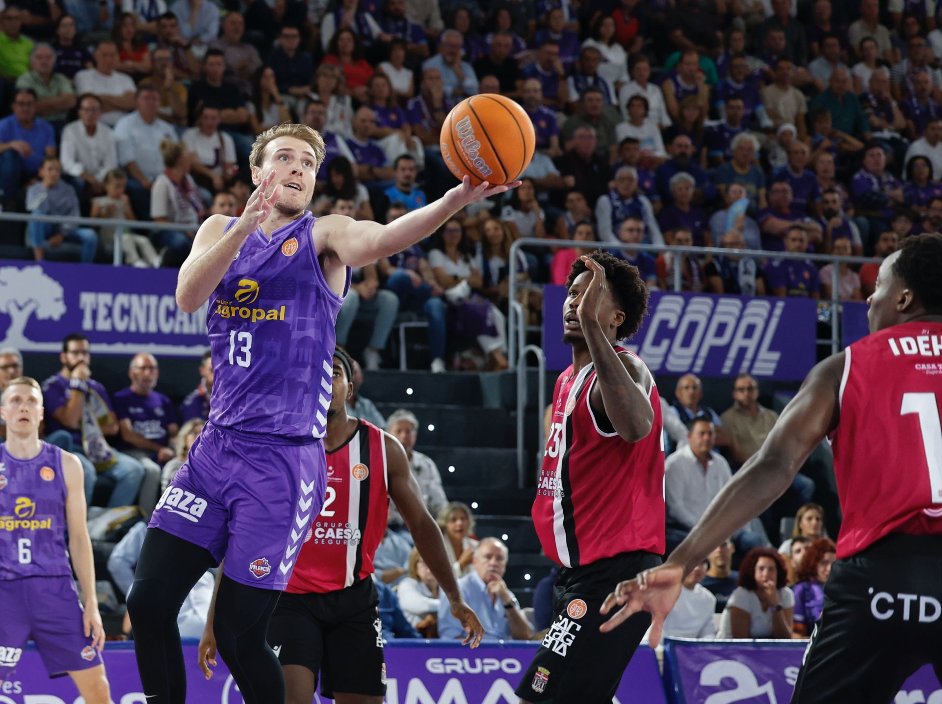 Primera victoria en casa