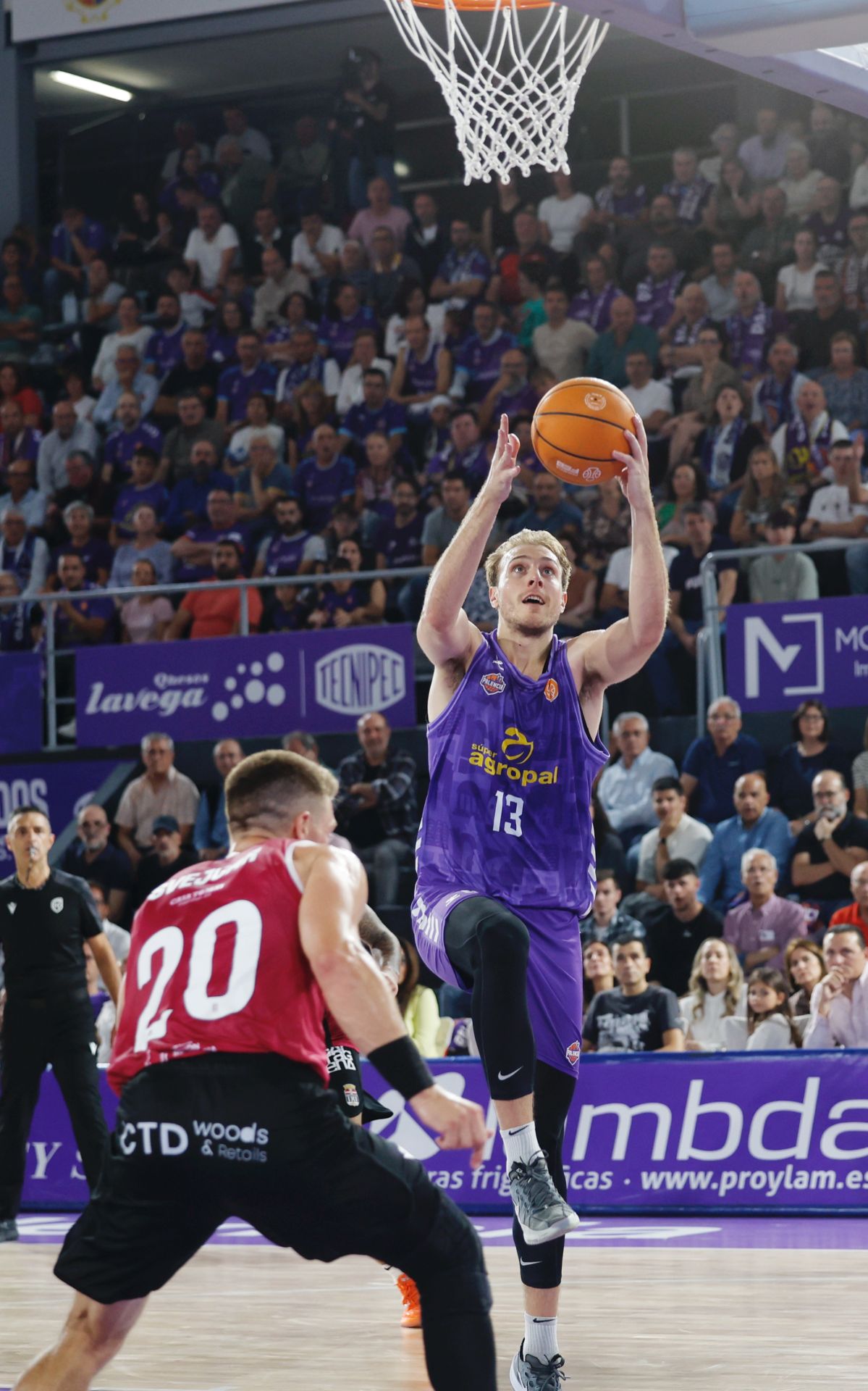 Primera victoria en casa