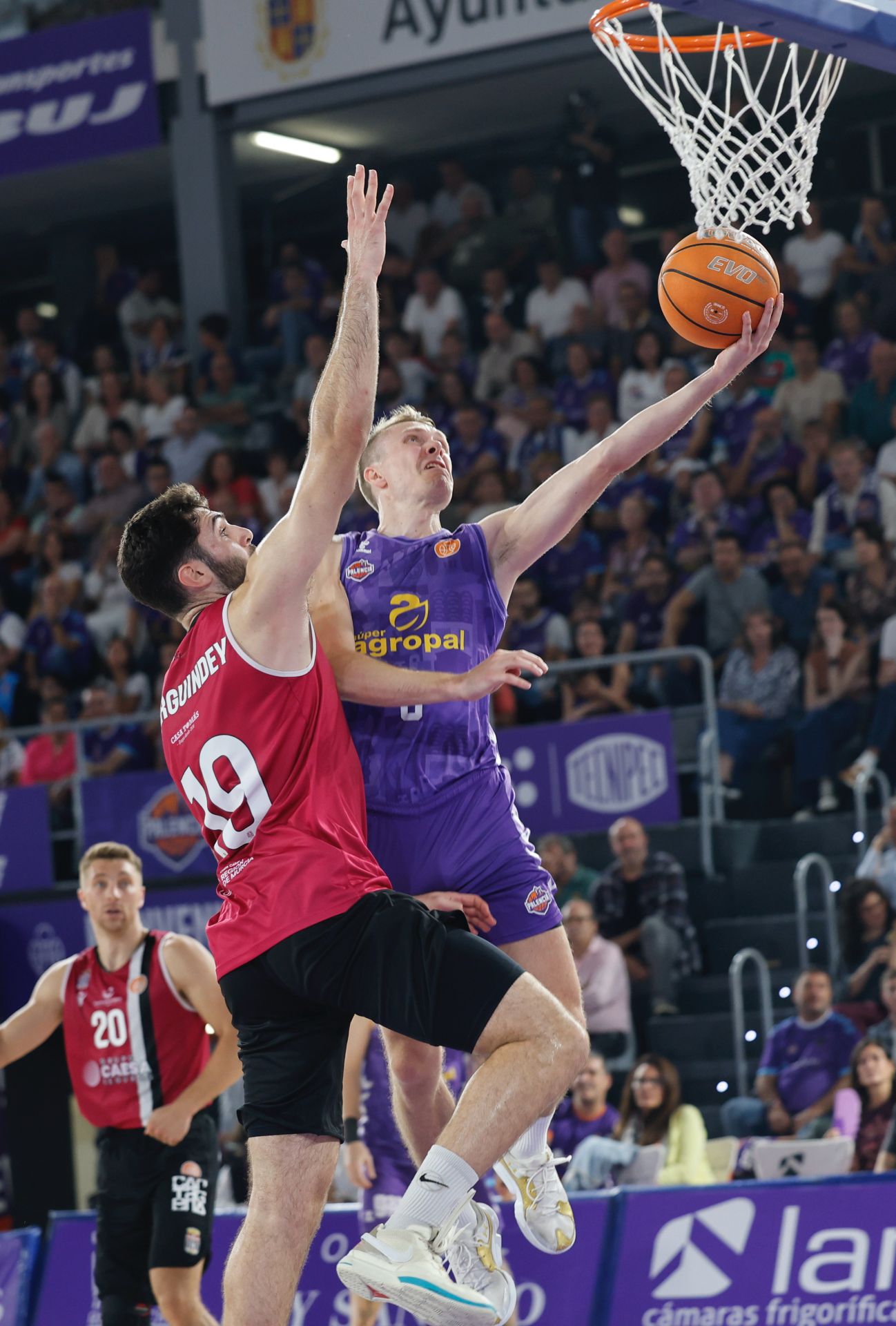 Primera victoria en casa