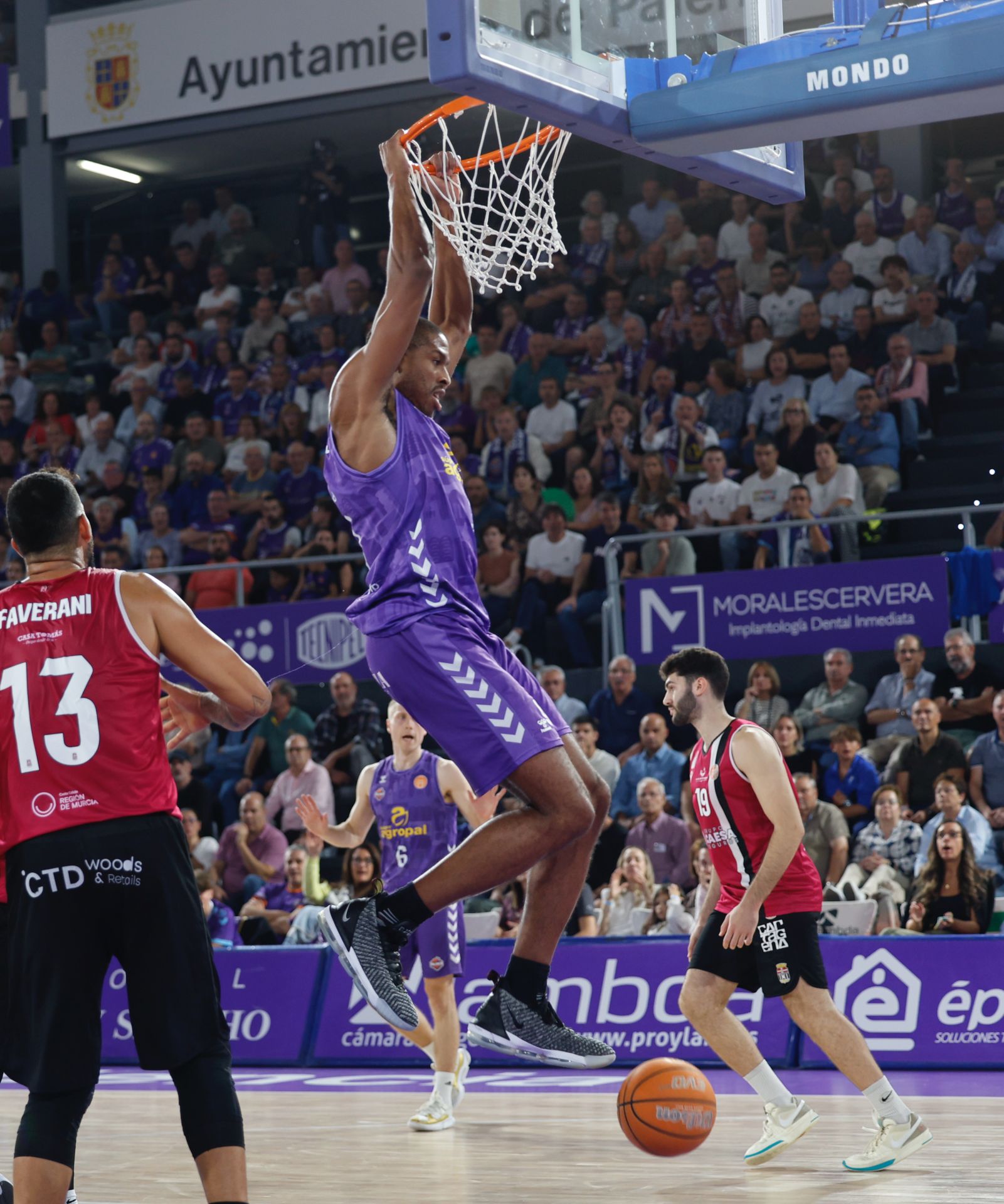 Primera victoria en casa