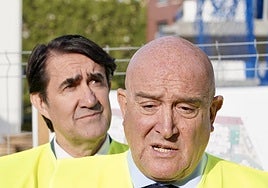 El alcalde de Valladolid, durante la visita a las viviendas colaborativas de alquiler social en Parque Alameda.