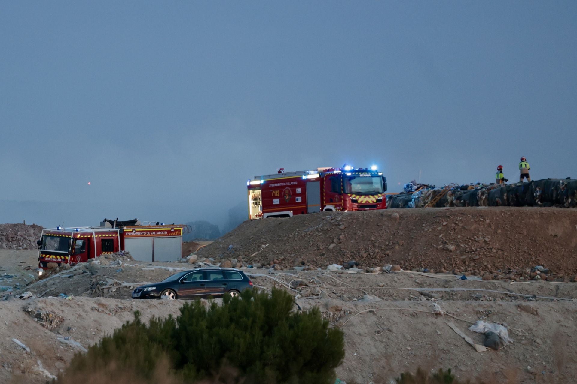 El incendio en el viejo vertedero de Valladolid, en imágenes