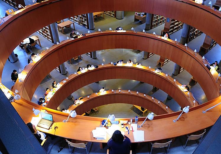 Biblioteca central de la UNED.
