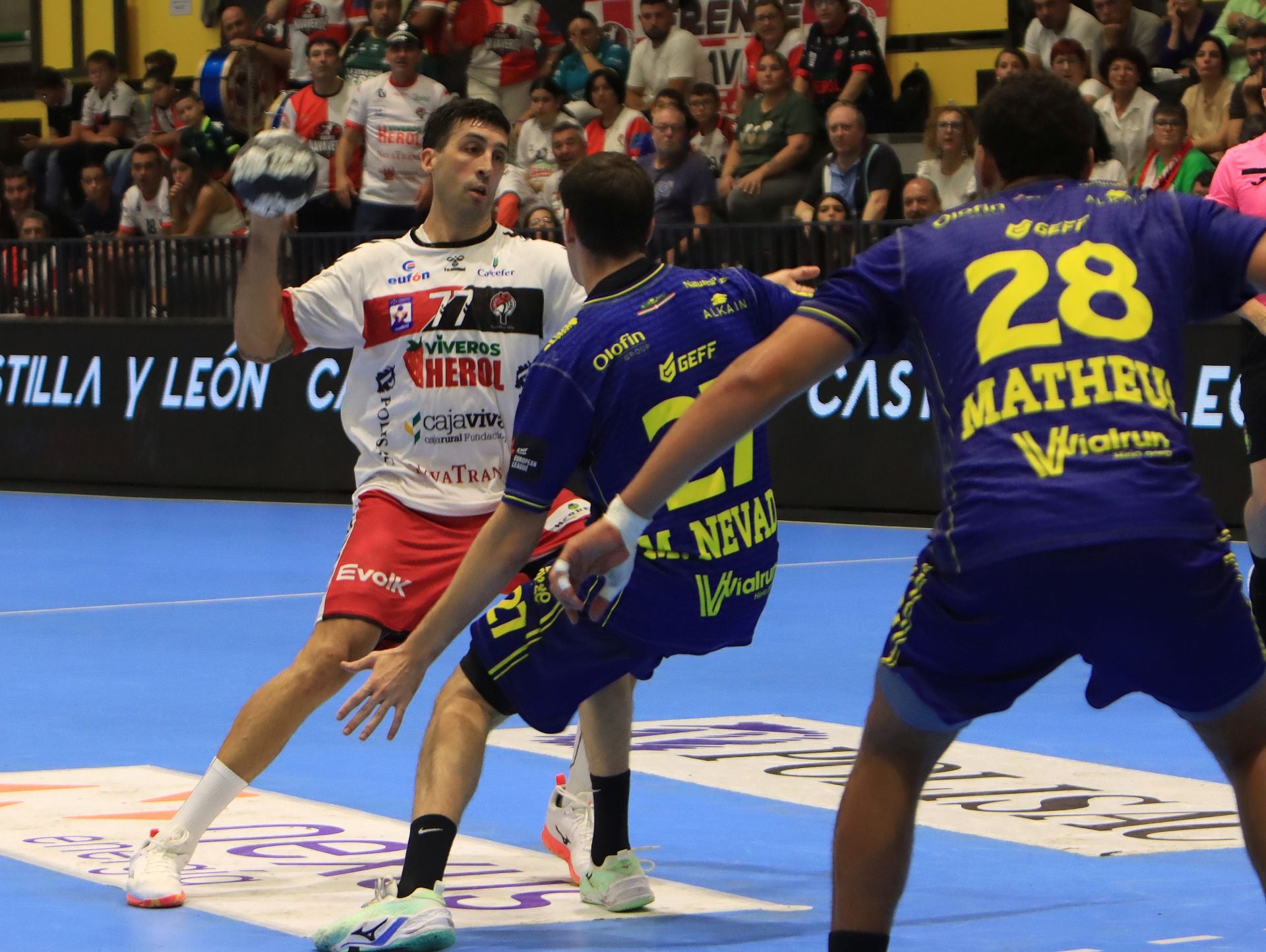 Fotografías de la derrota del Nava frente al Bidasoa Irún